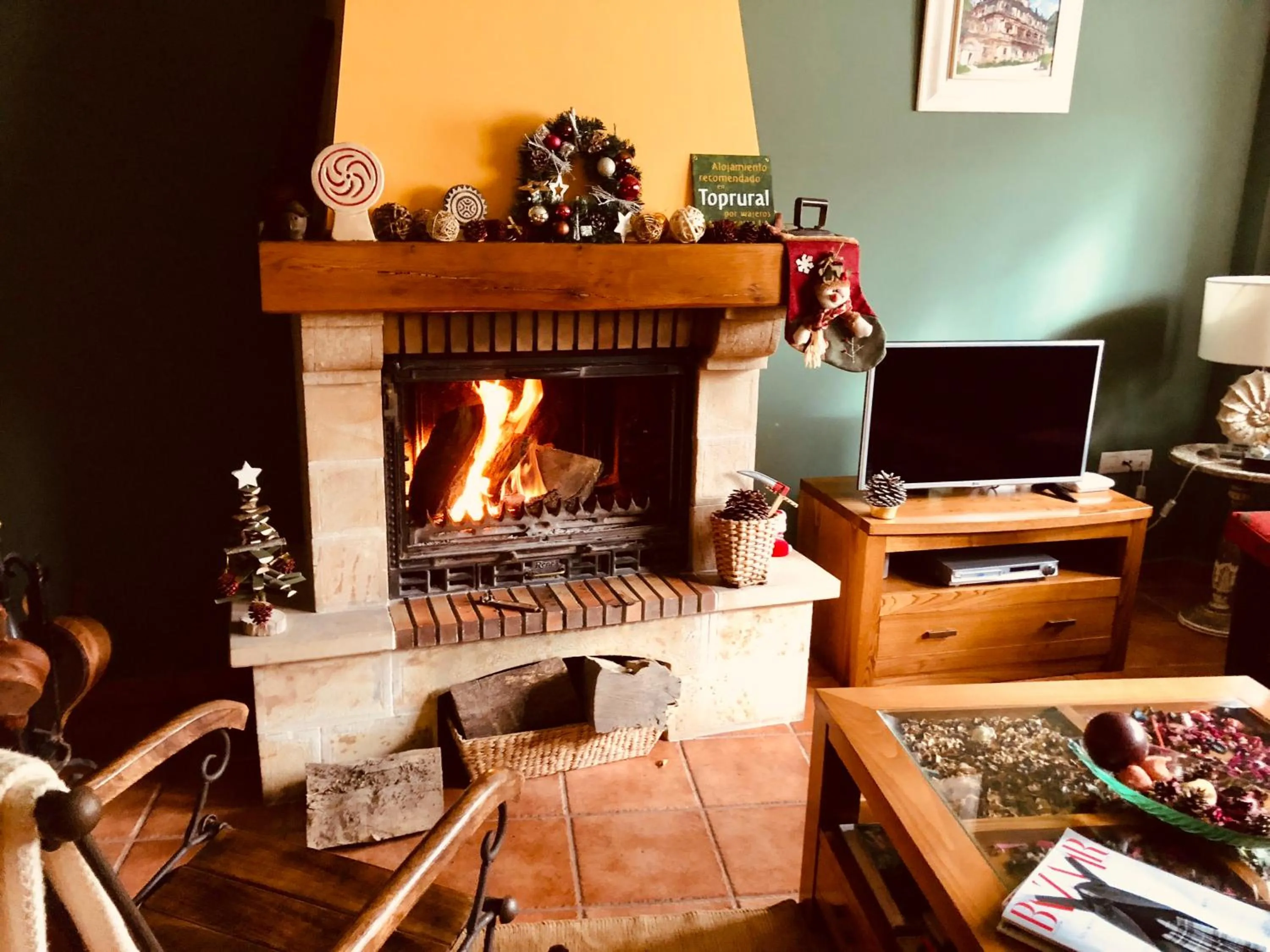 Communal lounge/ TV room in Posada de Villacarriedo