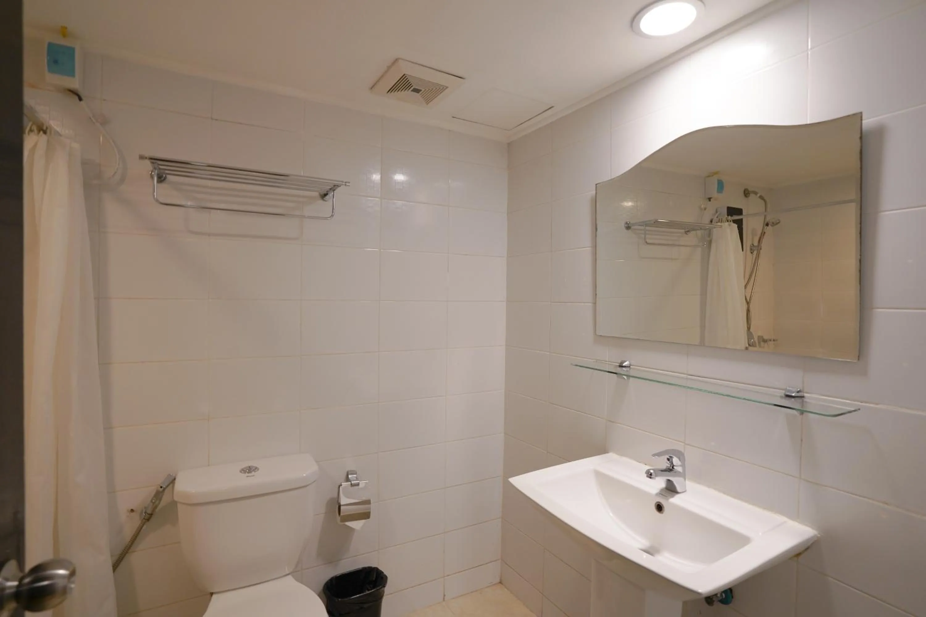 Bathroom in Arzo Hotel Manila