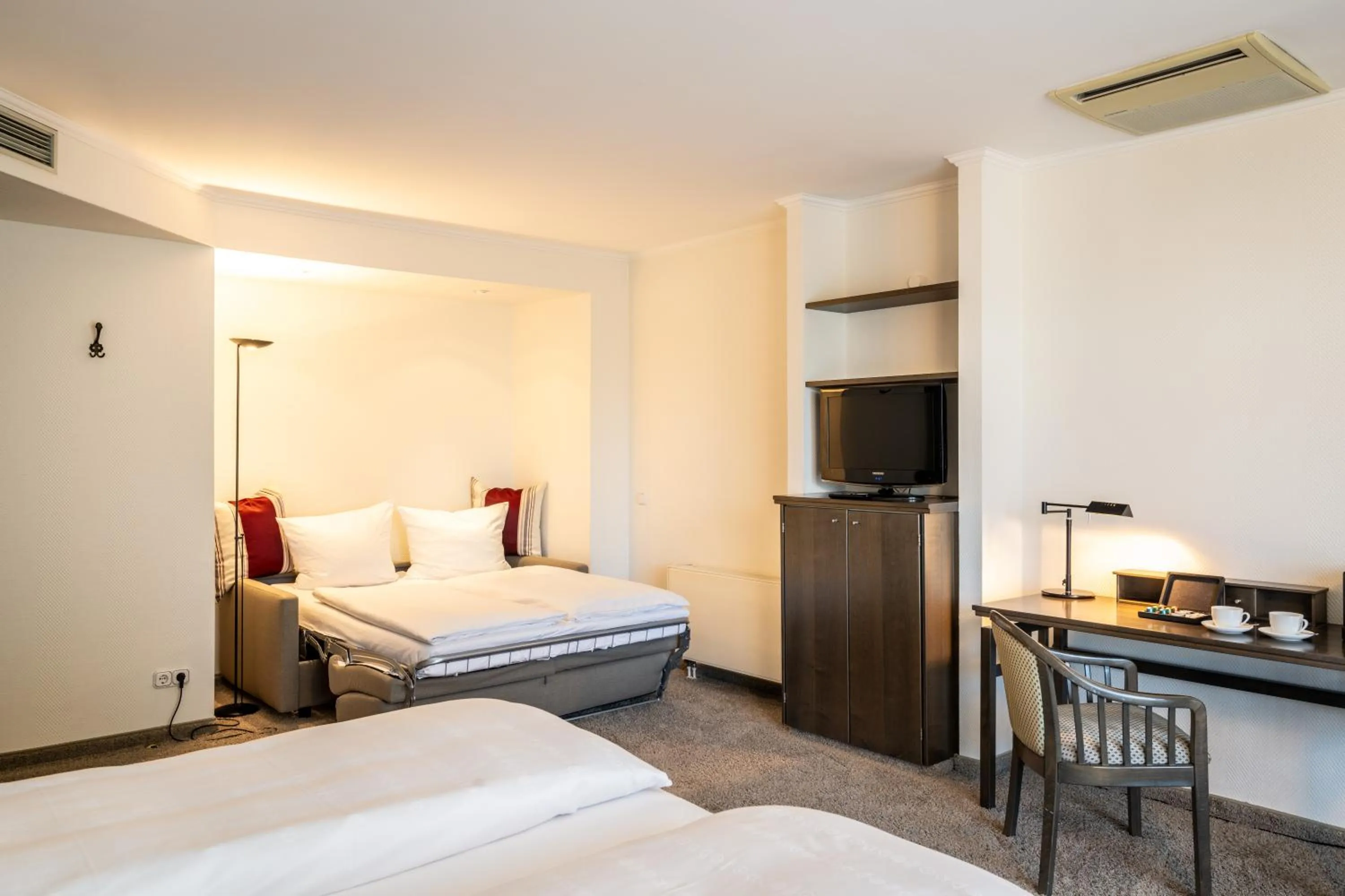 Coffee/tea facilities, Bed in Hotel HerzogsPark