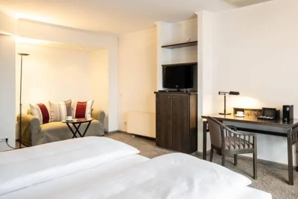 Coffee/tea facilities, Bed in Hotel HerzogsPark