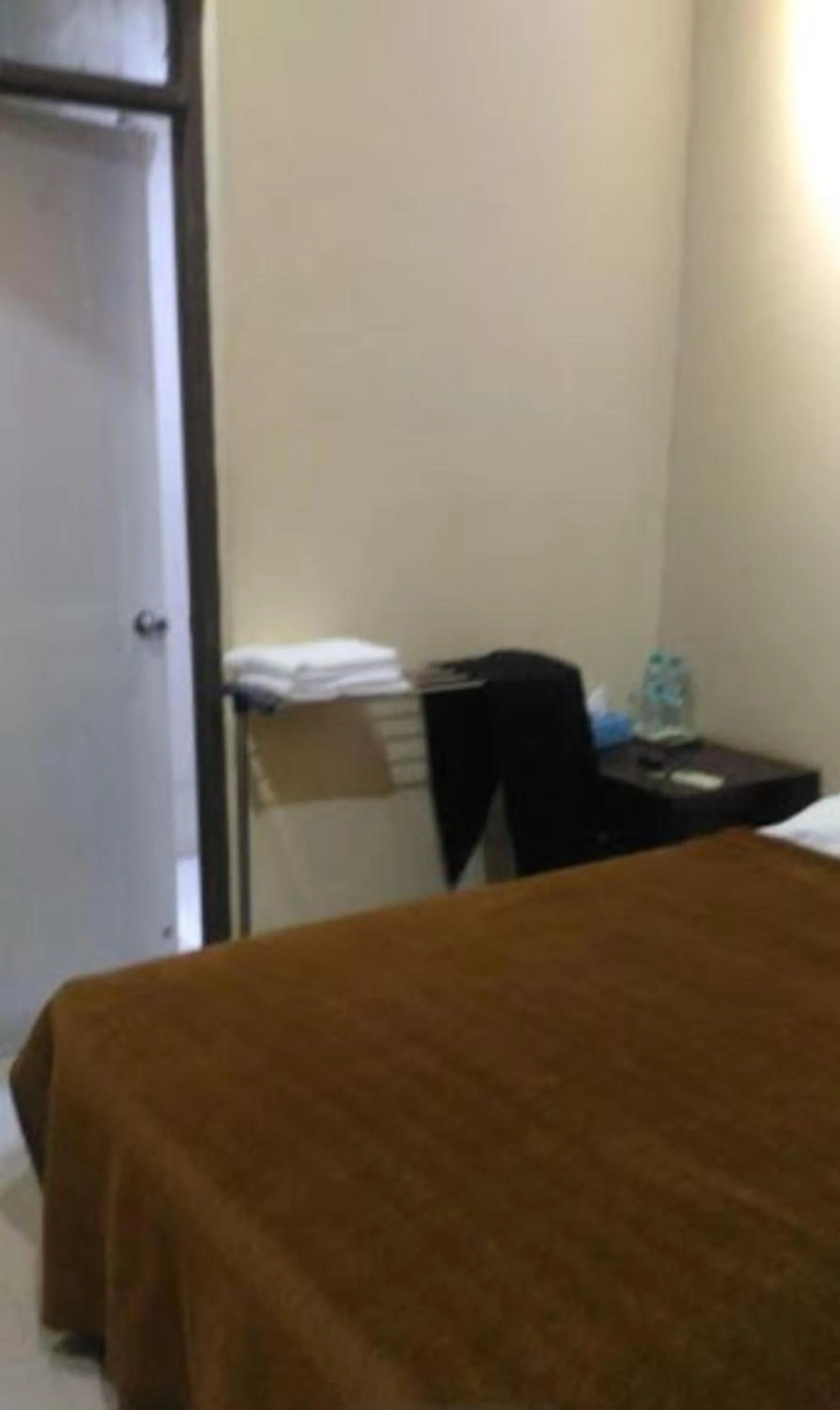 Photo of the whole room, Bed in Soerabaja Place Guest House