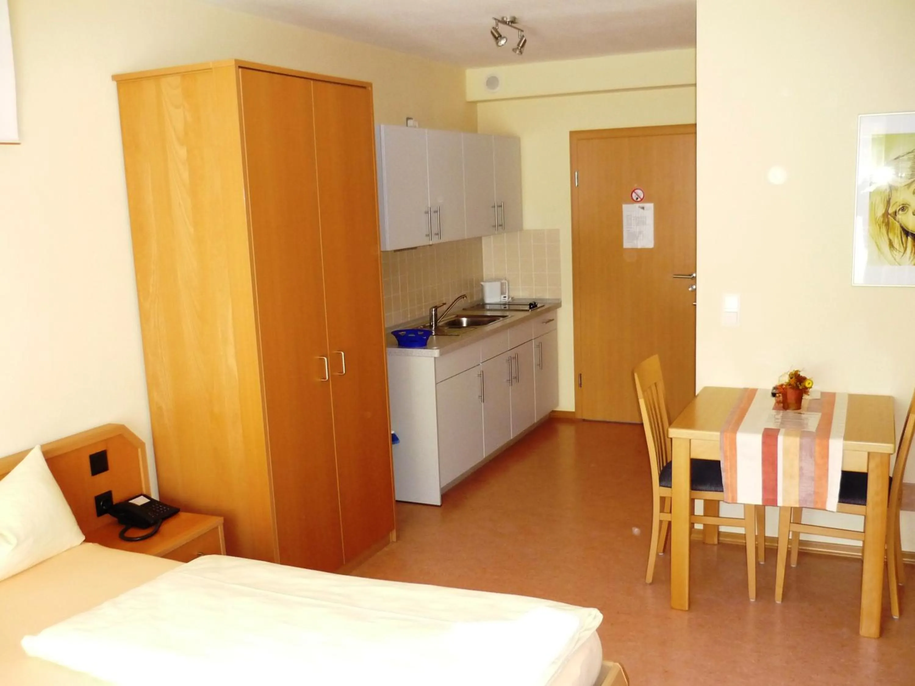 Photo of the whole room, Bed in Pension Im Malerwinkel Kallmünz