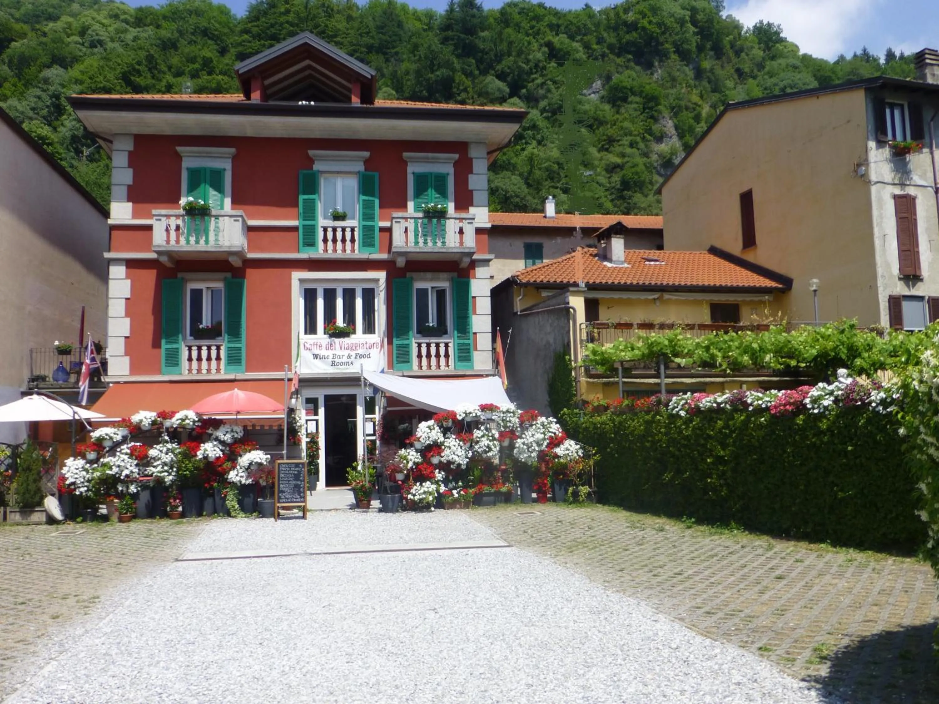 Property building in Caffè del Viaggiatore