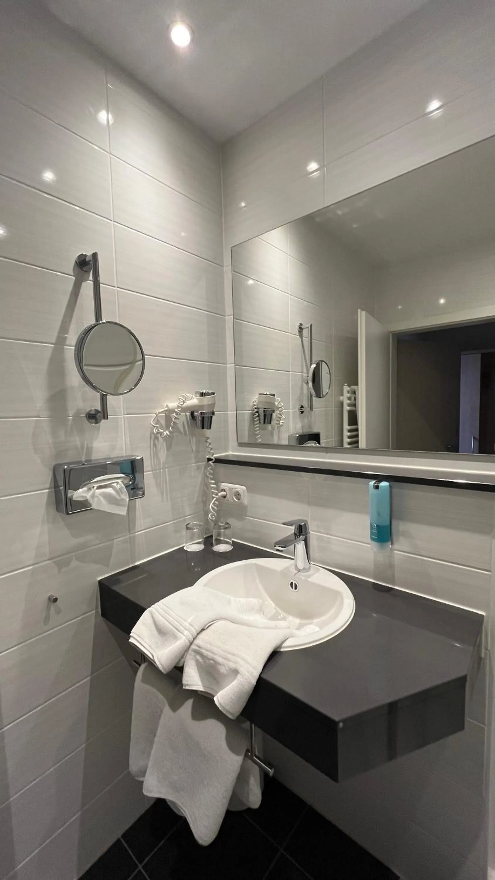 Bathroom in Hotel Filderland-Stuttgart Messe Airport - Free Parking