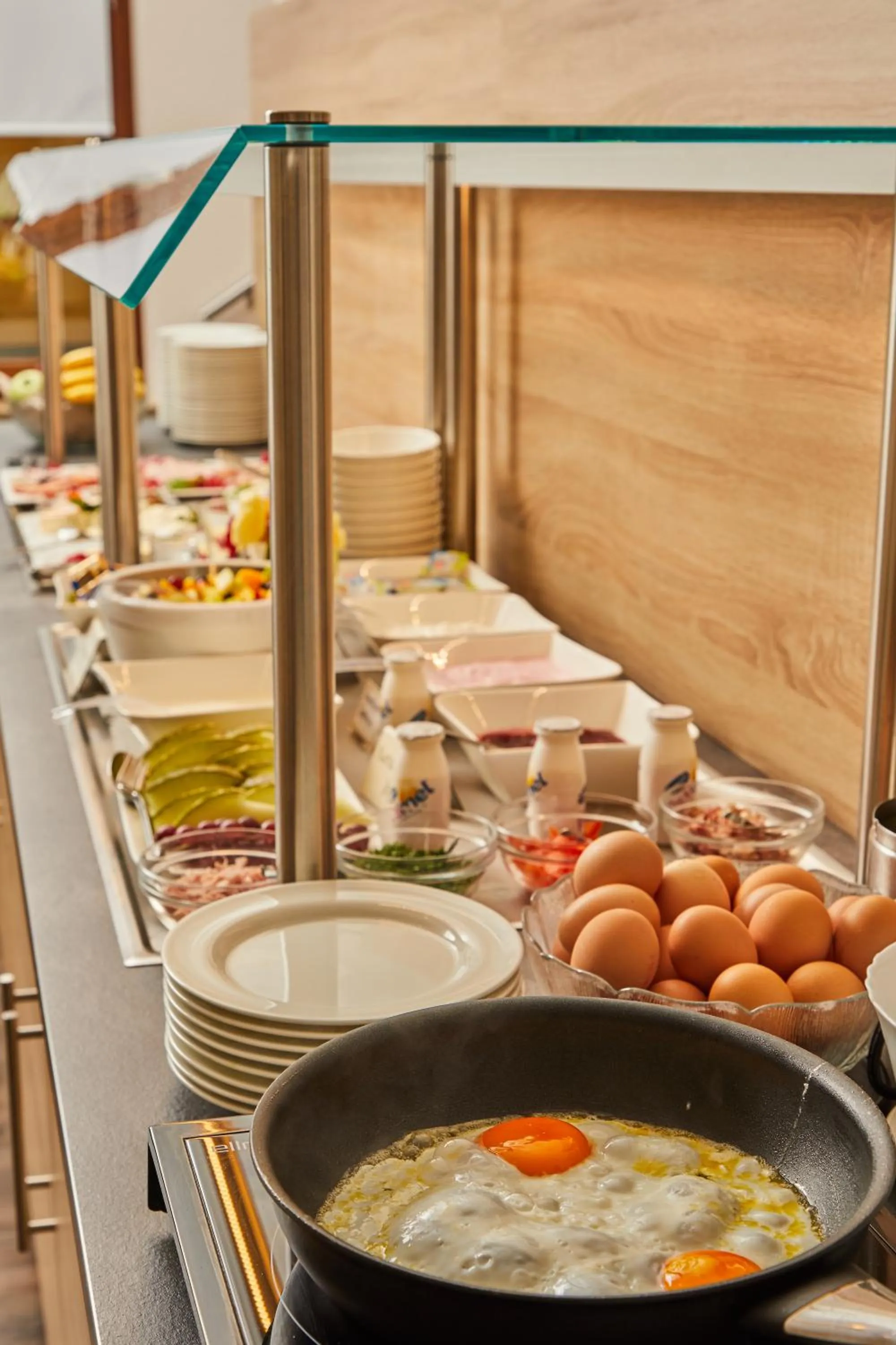 Breakfast in Hotel Filderland-Stuttgart Messe Airport - Free Parking