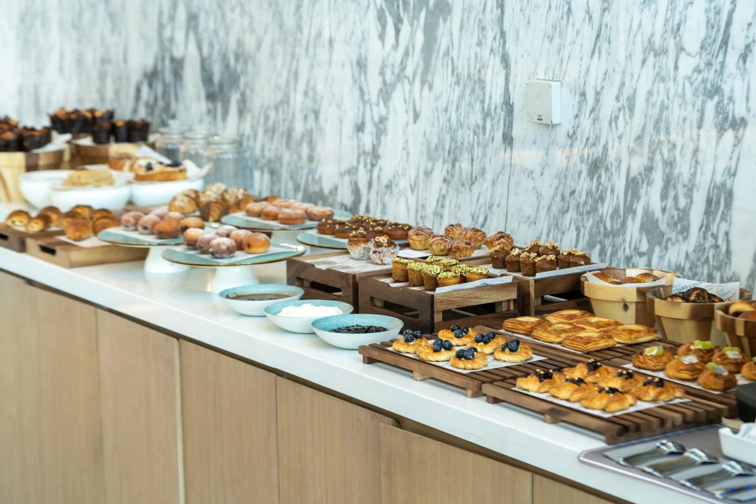 Breakfast in Courtyard by Marriott Ahmedabad Sindhu Bhavan Road