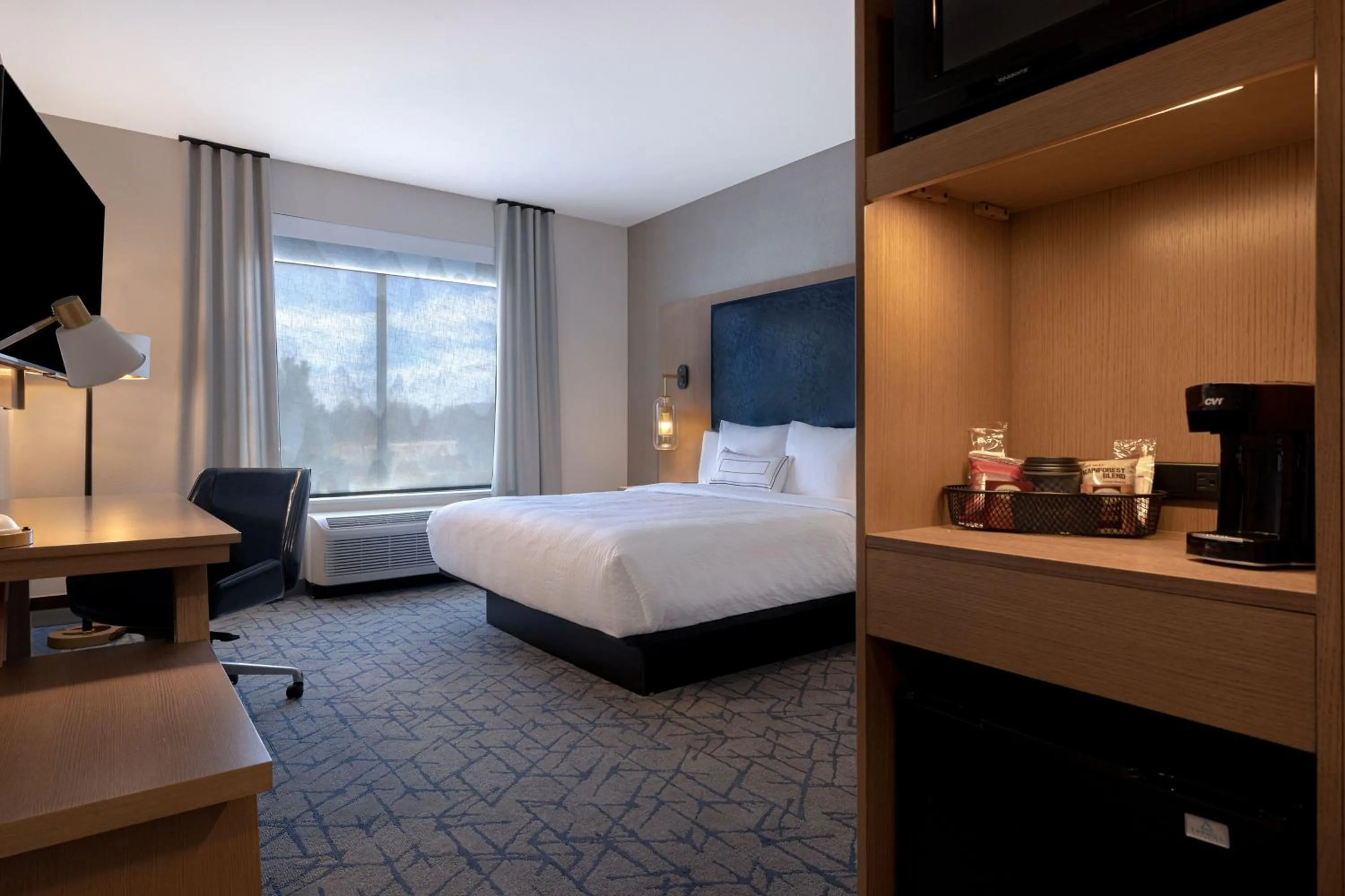 Photo of the whole room, Bed in Fairfield by Marriott Inn & Suites Denver Airport at Gateway Park