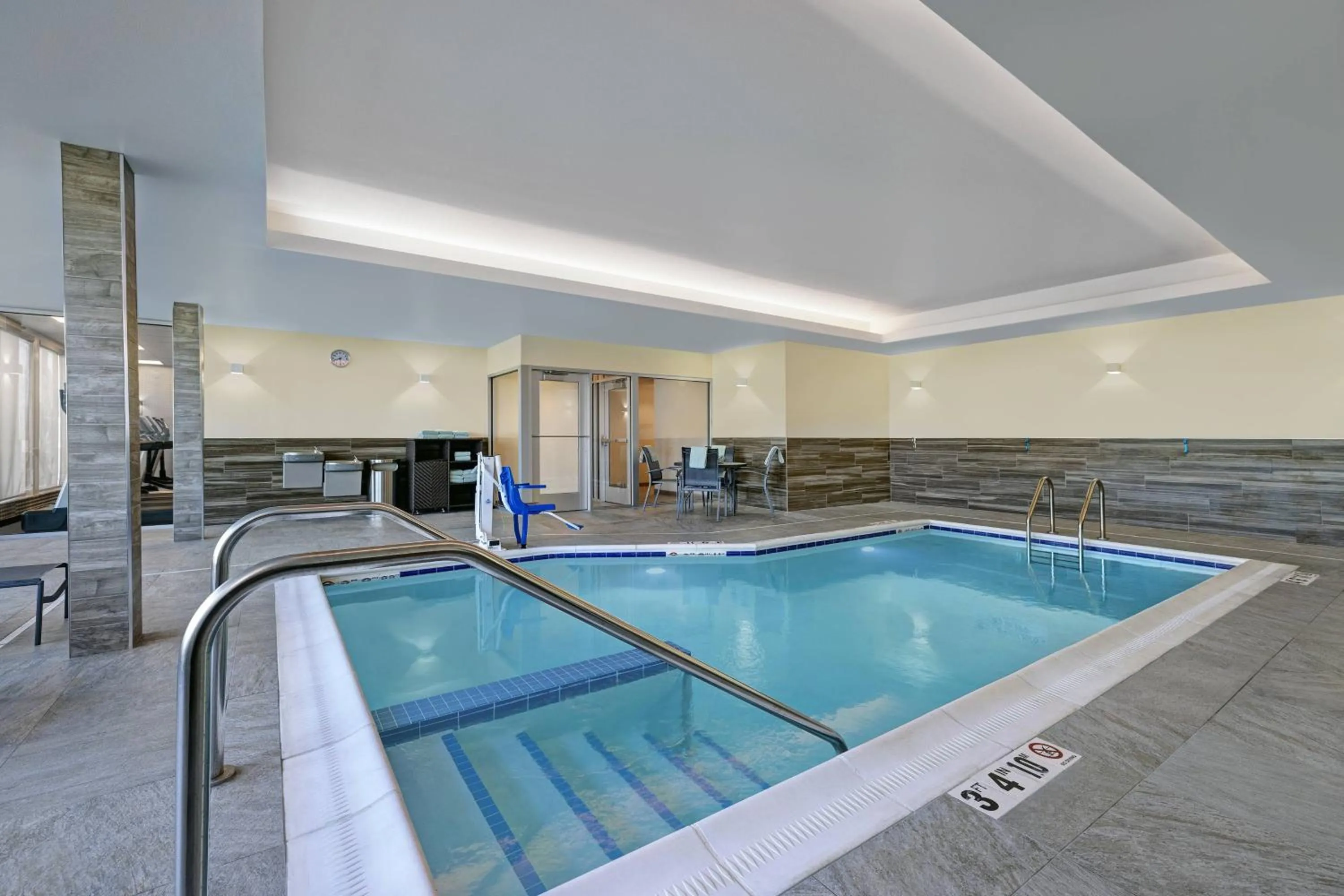 Swimming pool in Fairfield by Marriott Inn & Suites Denver Airport at Gateway Park