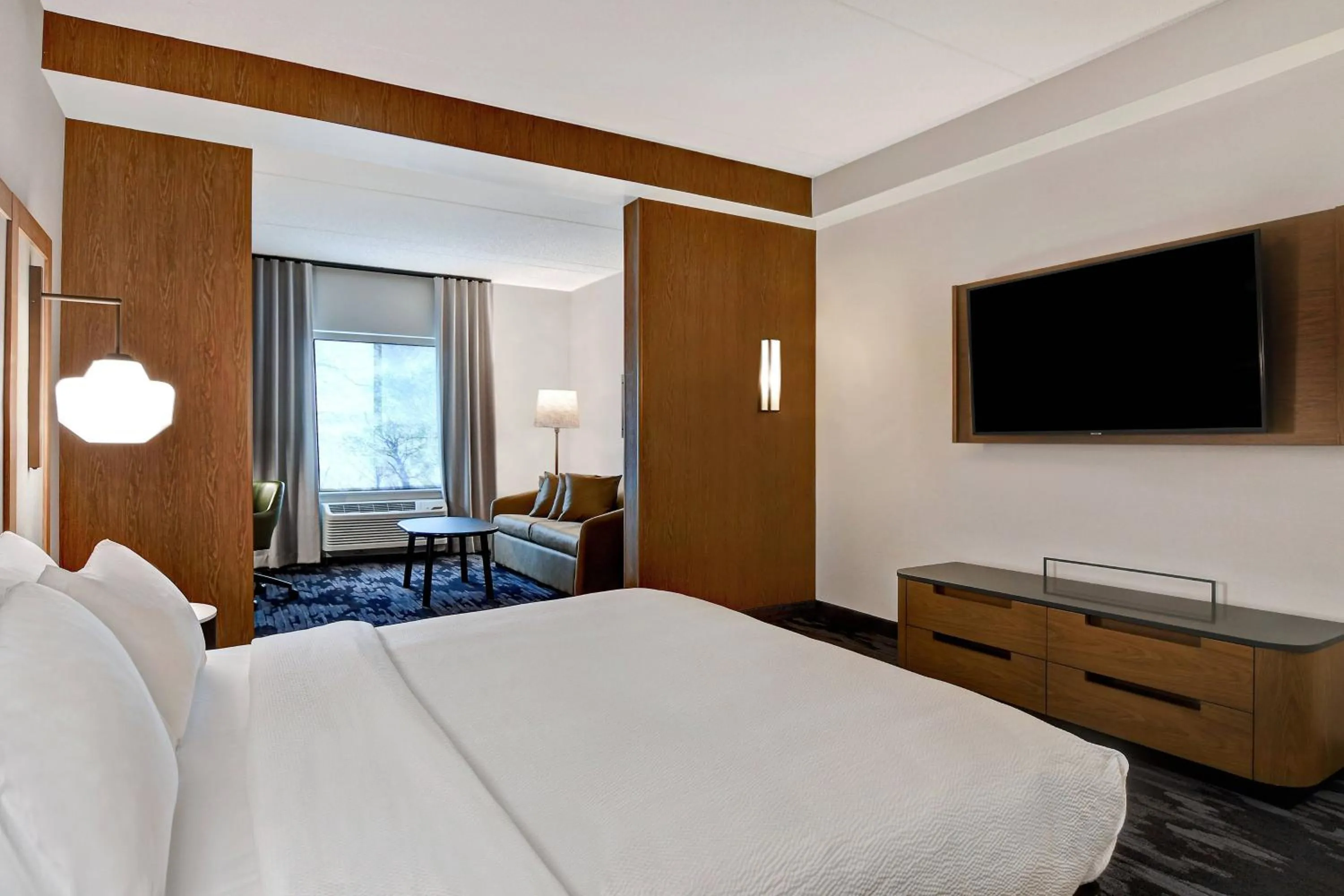 Photo of the whole room, Bed in Fairfield Inn & Suites by Marriott Selinsgrove