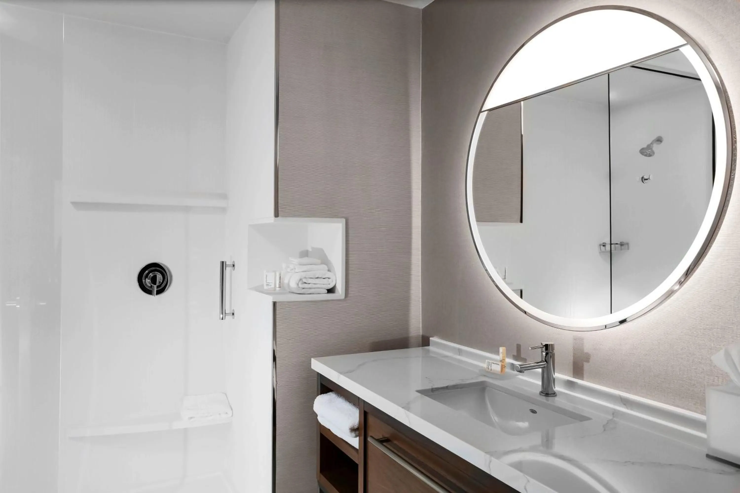 Bathroom in Courtyard by Marriott Thomasville Downtown