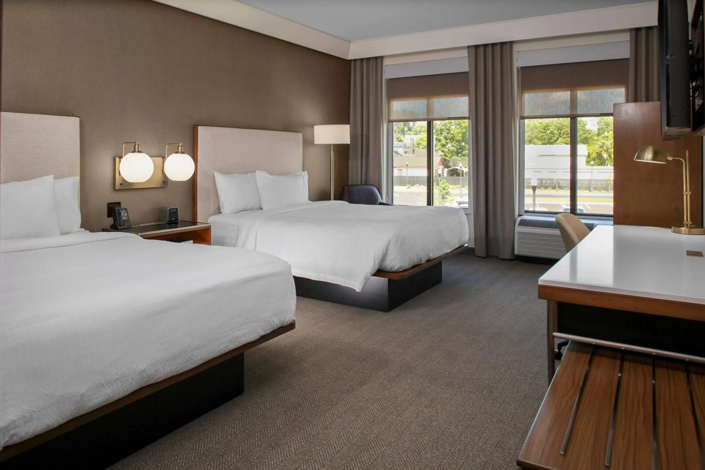 Photo of the whole room, Bed in Courtyard by Marriott Thomasville Downtown