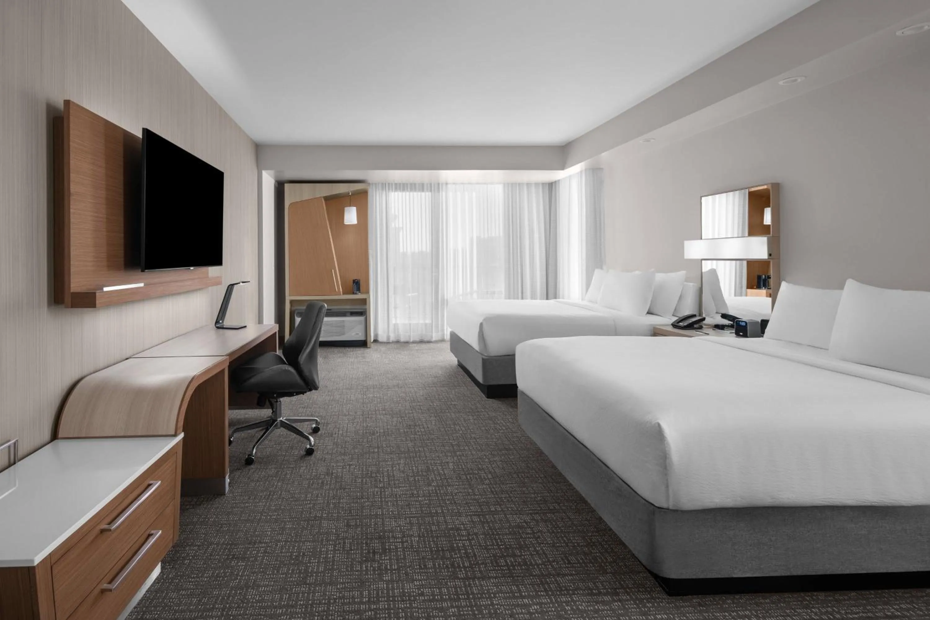 Bedroom, Bed in Courtyard by Marriott Clearwater Beach