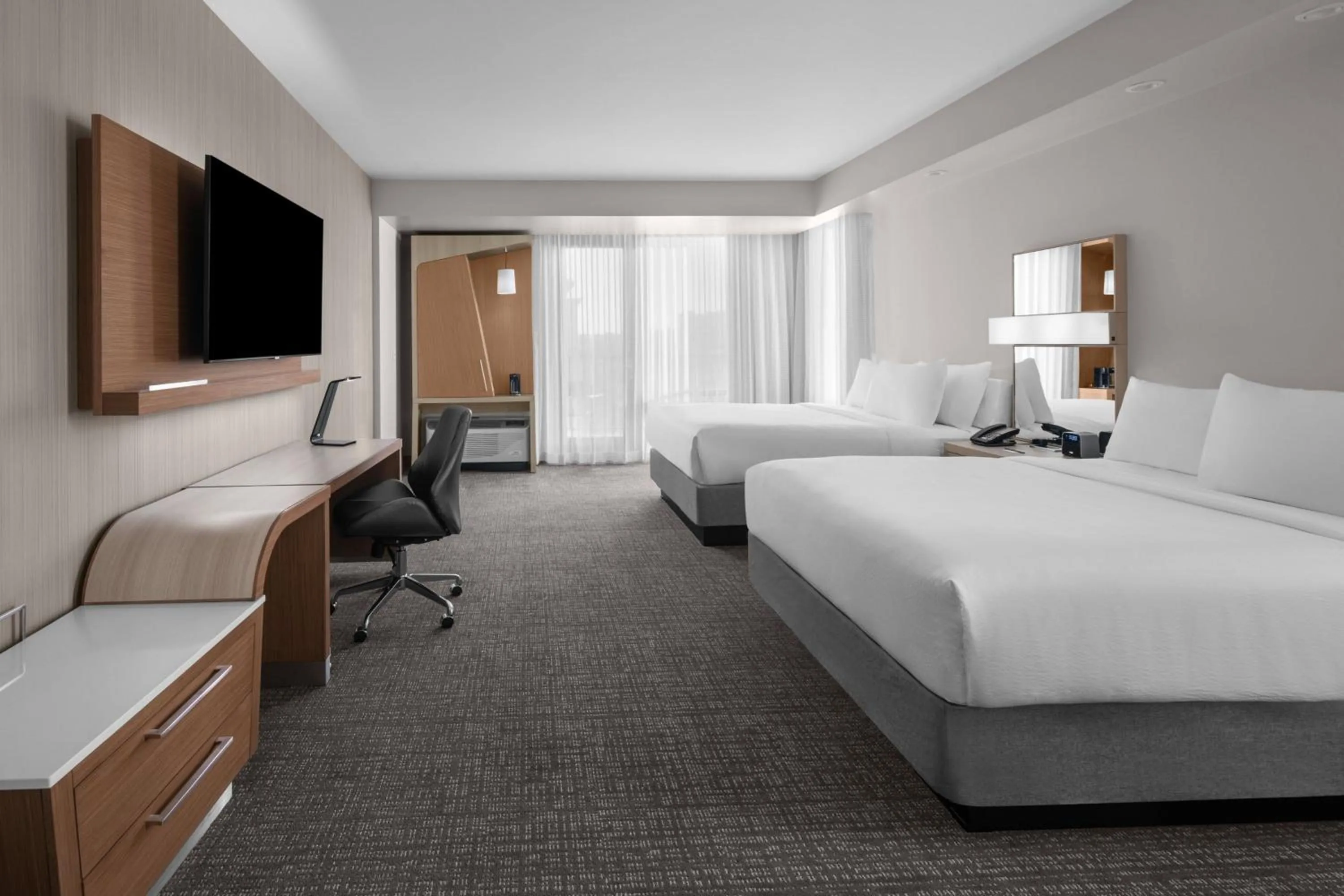 Photo of the whole room, Bed in Courtyard by Marriott Clearwater Beach