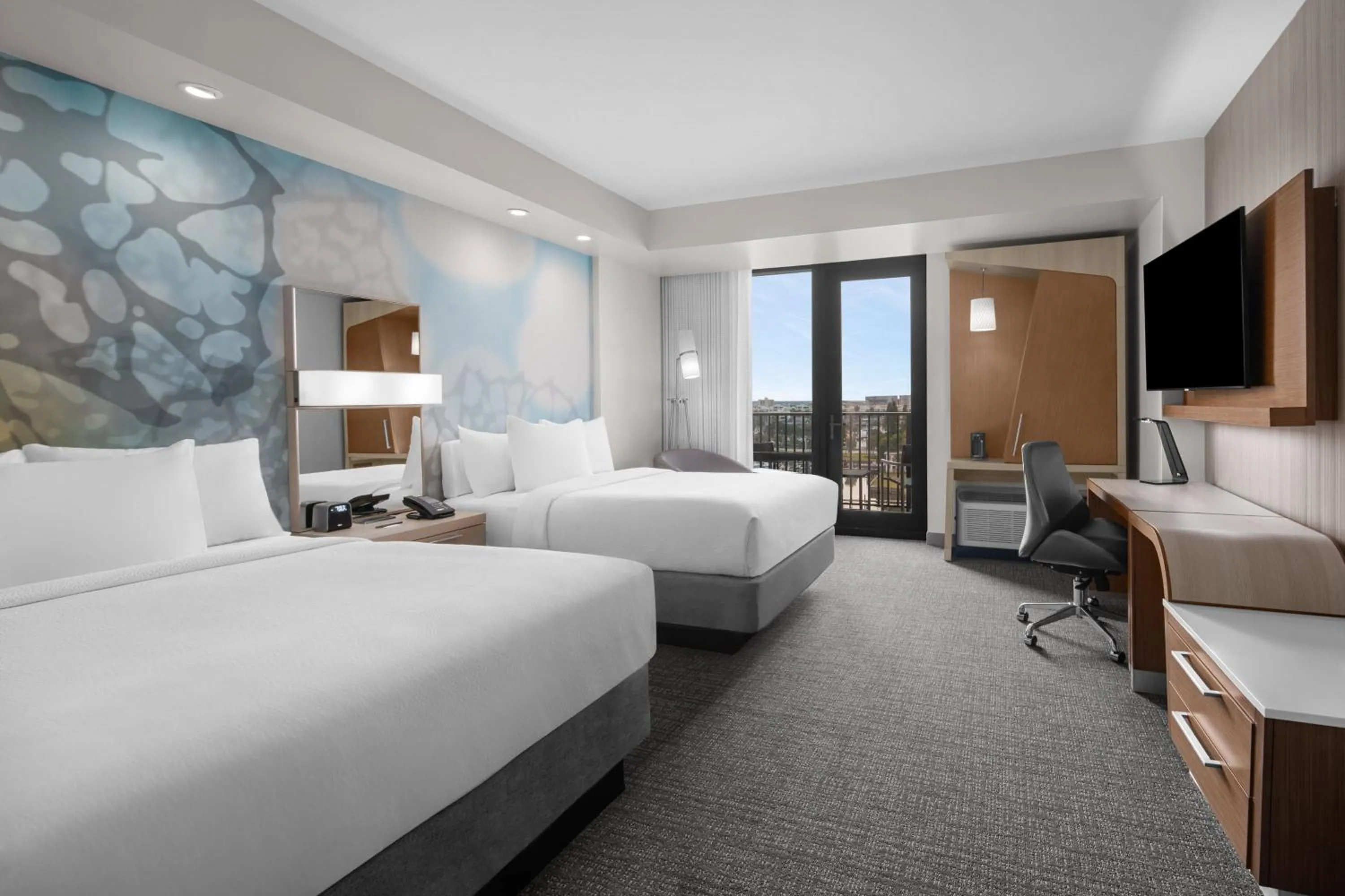 Photo of the whole room, Bed in Courtyard by Marriott Clearwater Beach