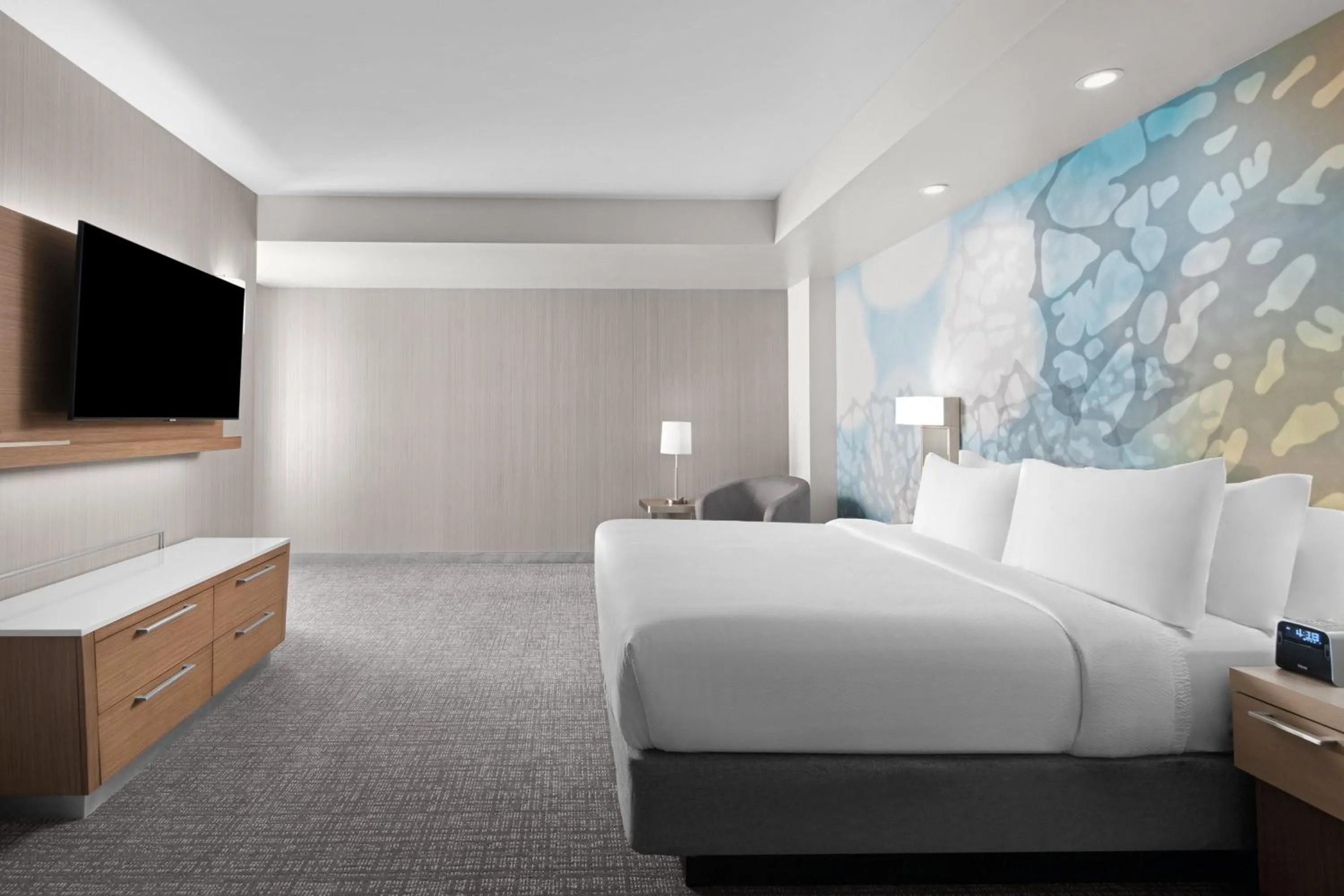 Bedroom, Bed in Courtyard by Marriott Clearwater Beach