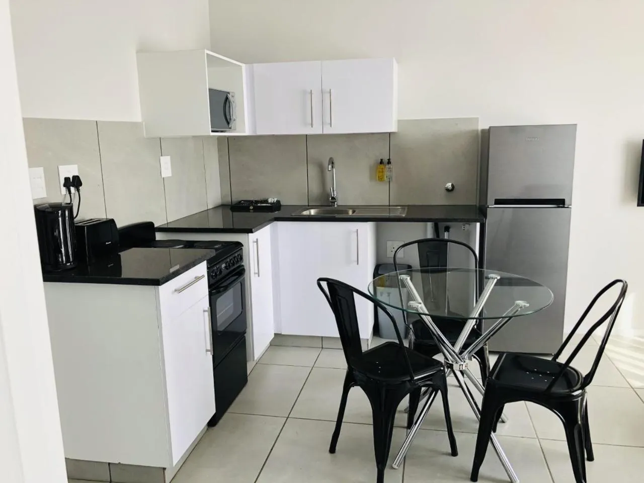 Kitchen or kitchenette in MINT Express Sandton View