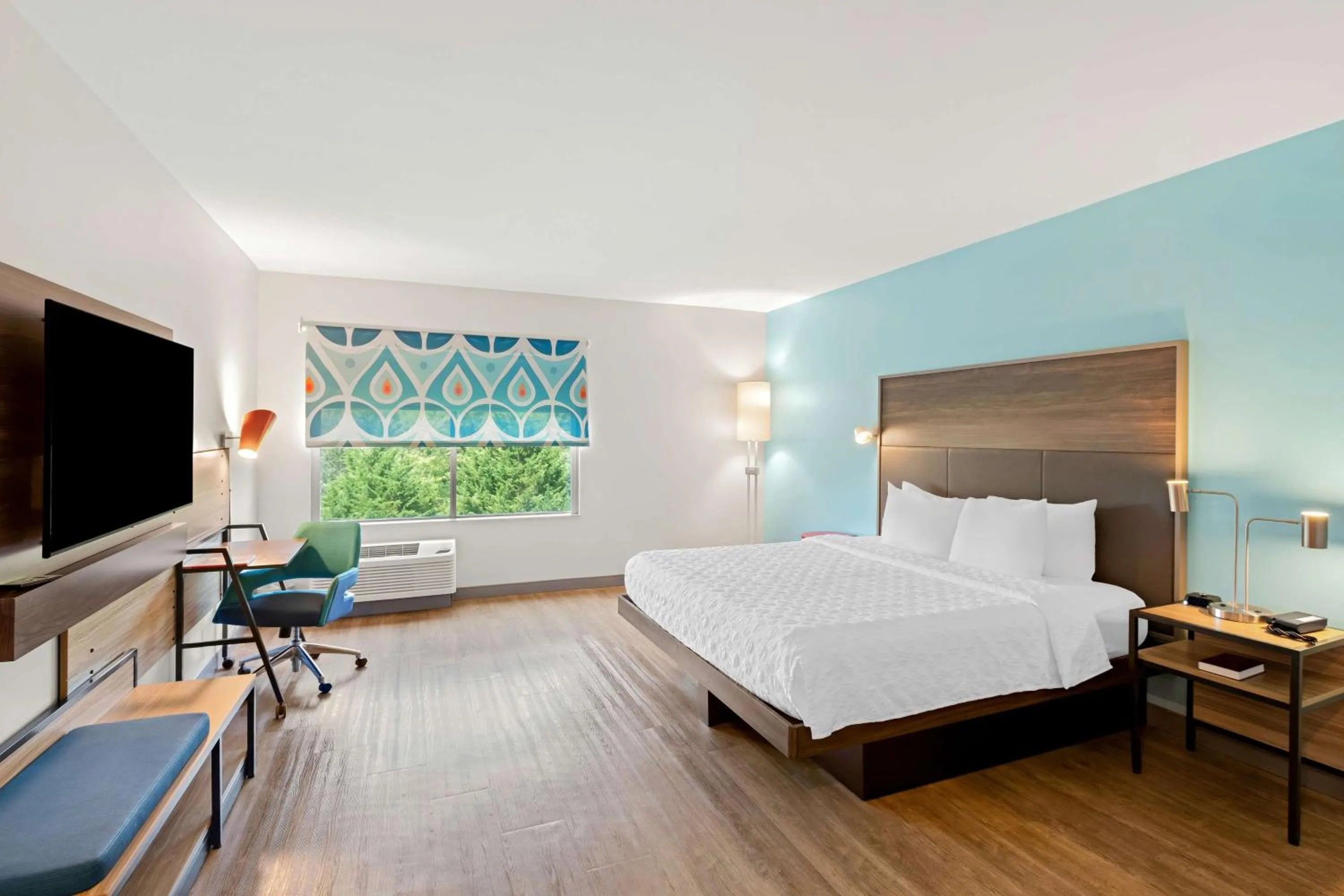 Bedroom, Bed in Tru by Hilton Asheville Blue Ridge Parkway