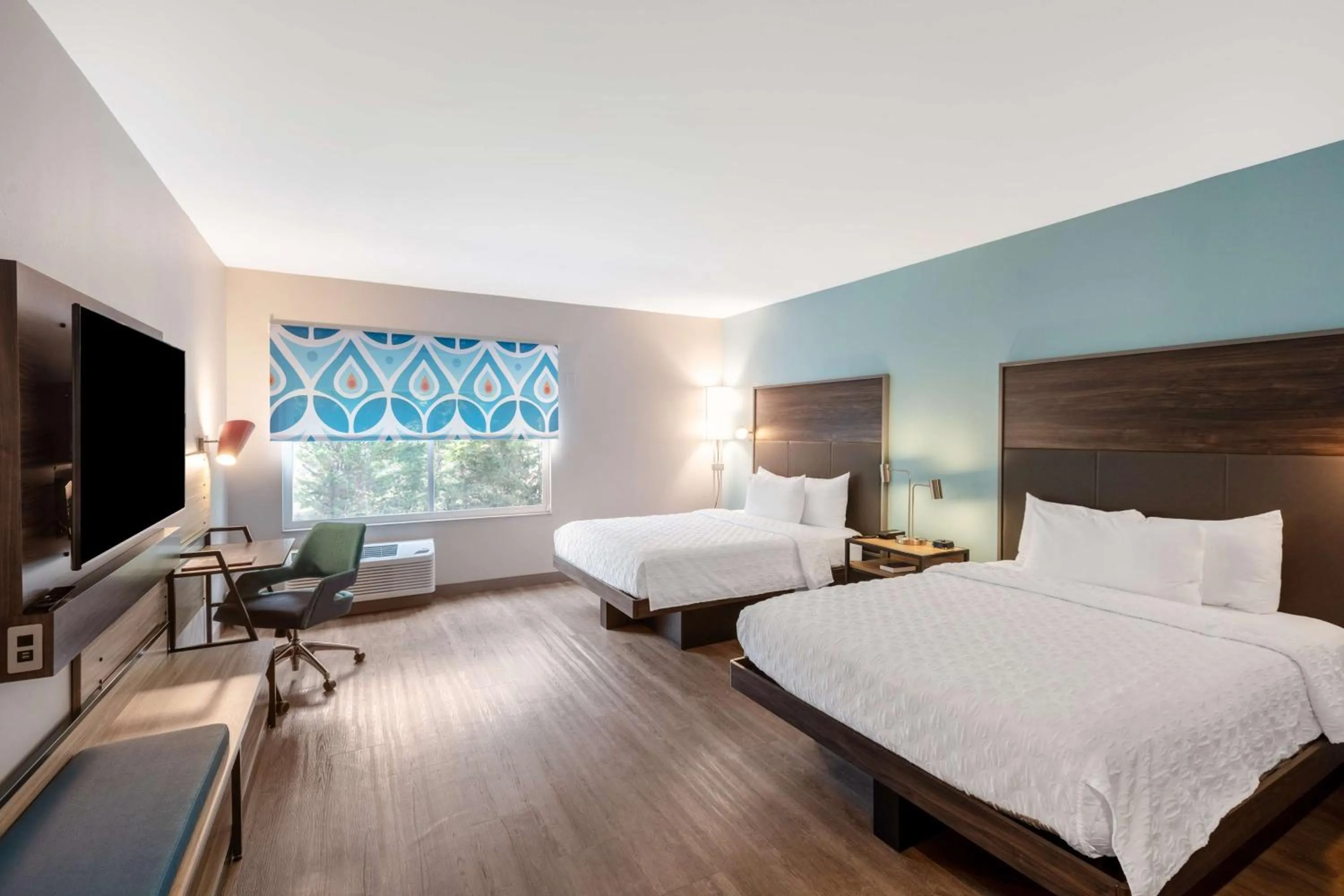 Bedroom, Bed in Tru by Hilton Asheville Blue Ridge Parkway