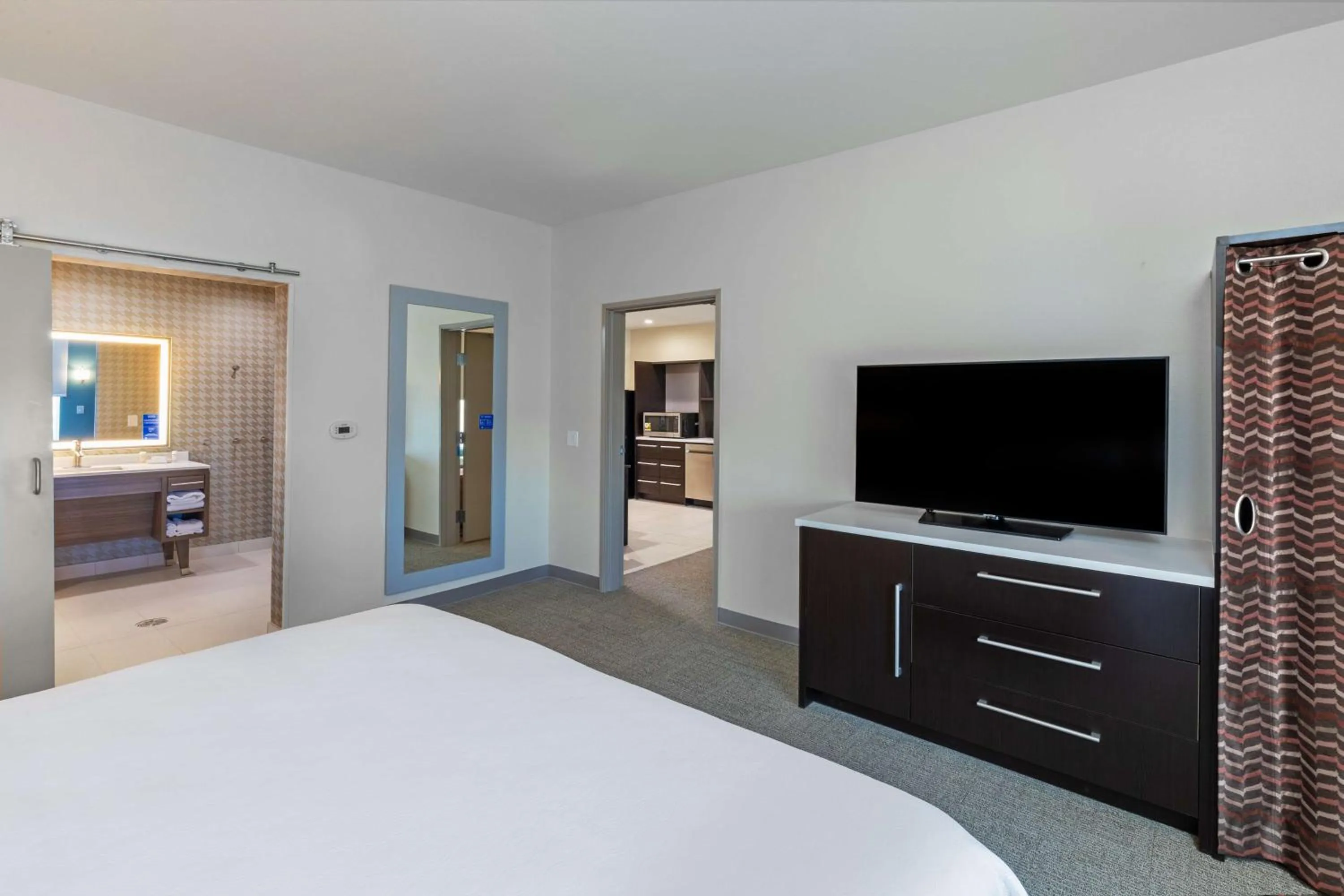 Bedroom, Bed in Home2 Suites By Hilton Midland East, Tx