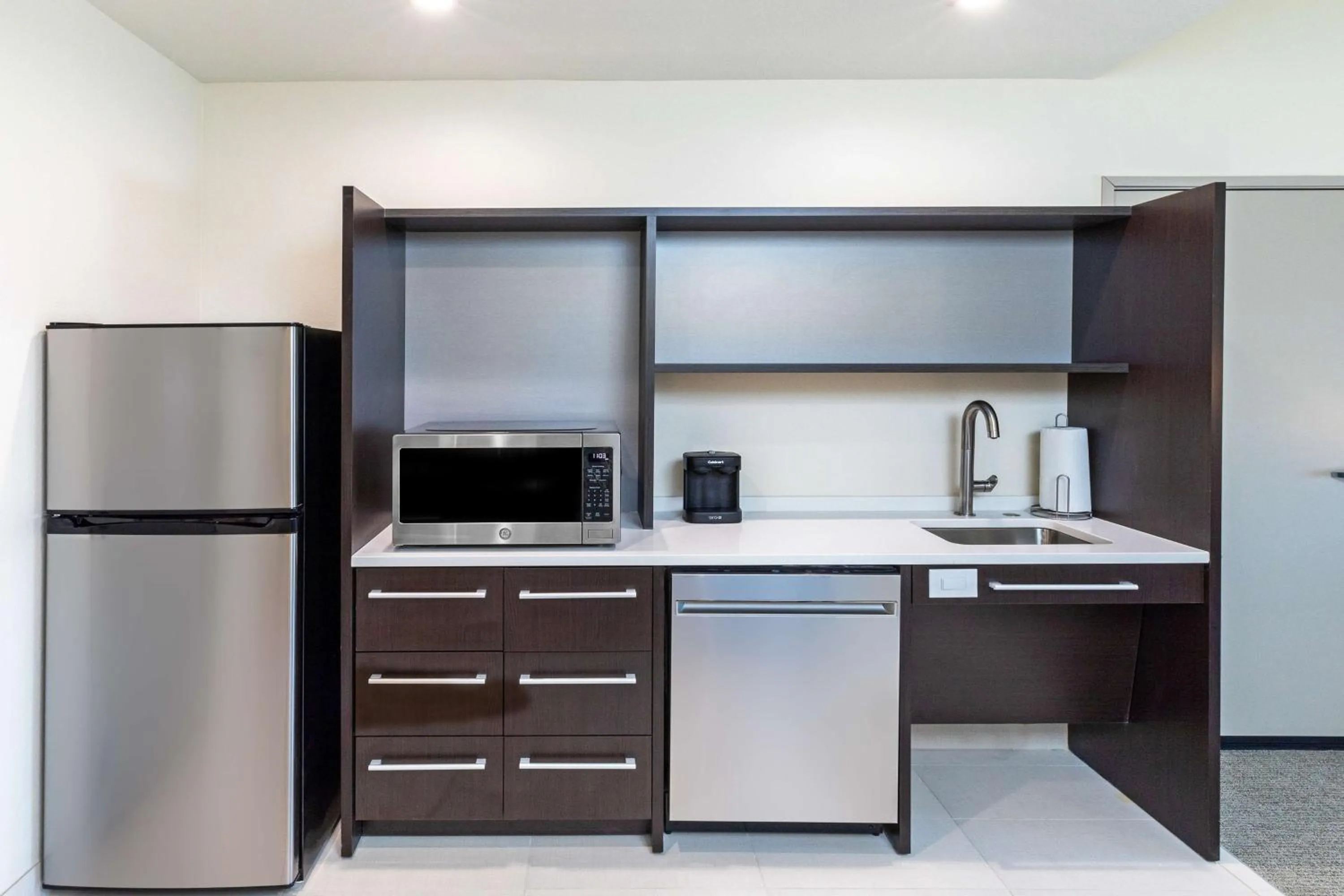 Kitchen or kitchenette in Home2 Suites By Hilton Midland East, Tx