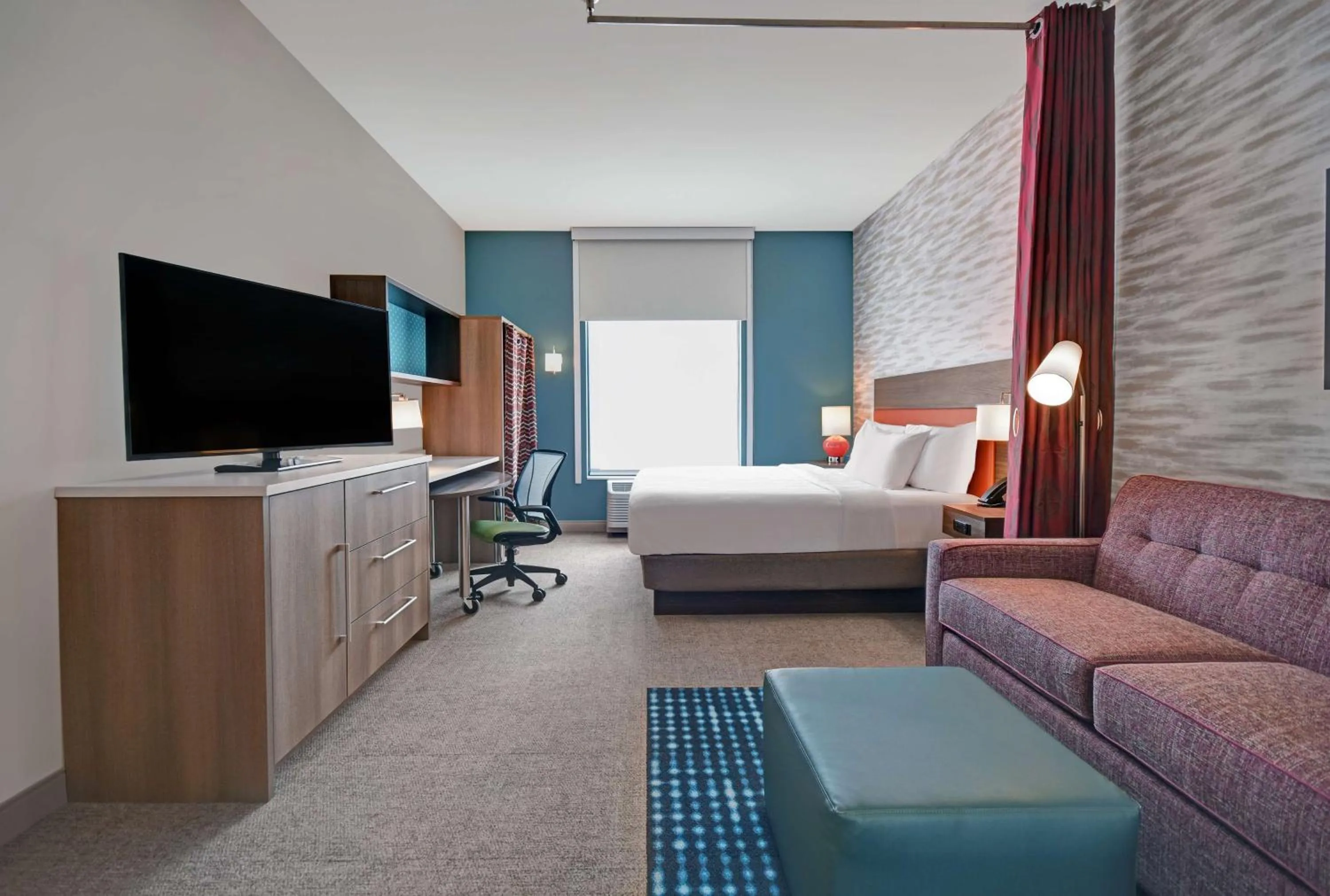 Bedroom, Bed in Home2 Suites By Hilton Raleigh North I-540