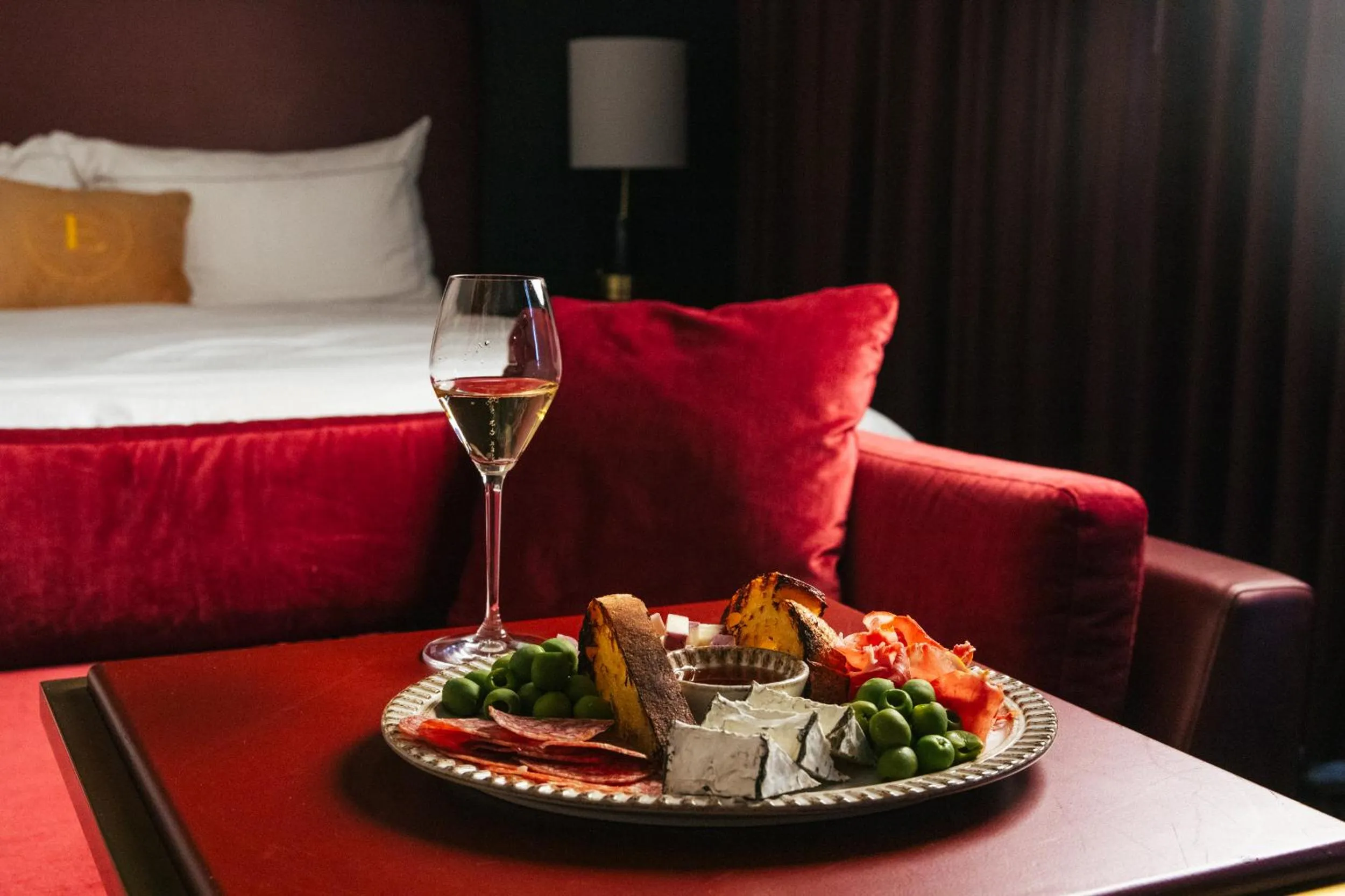 Food and drinks, Bed in The Exchange Sacramento, Curio Collection By Hilton