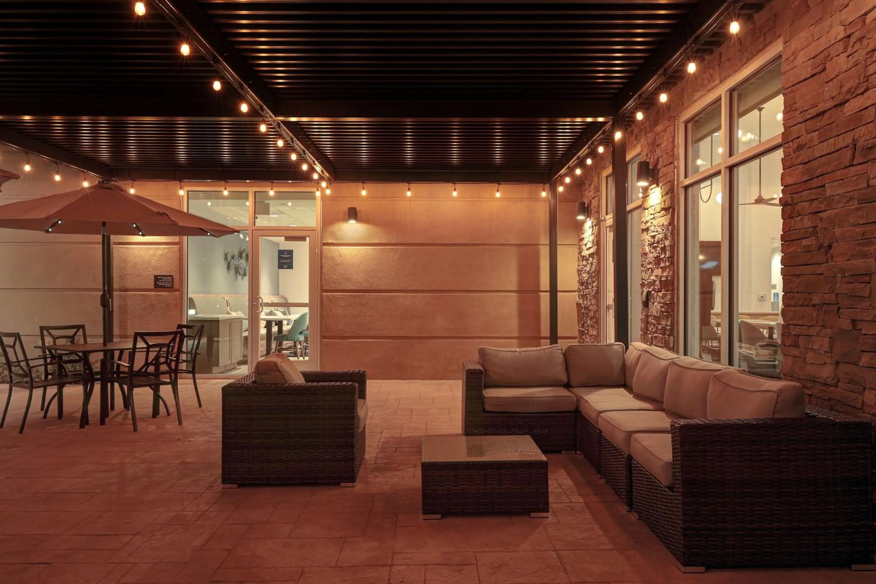 Property building in Homewood Suites By Hilton Santa Clarita/Valencia, Ca