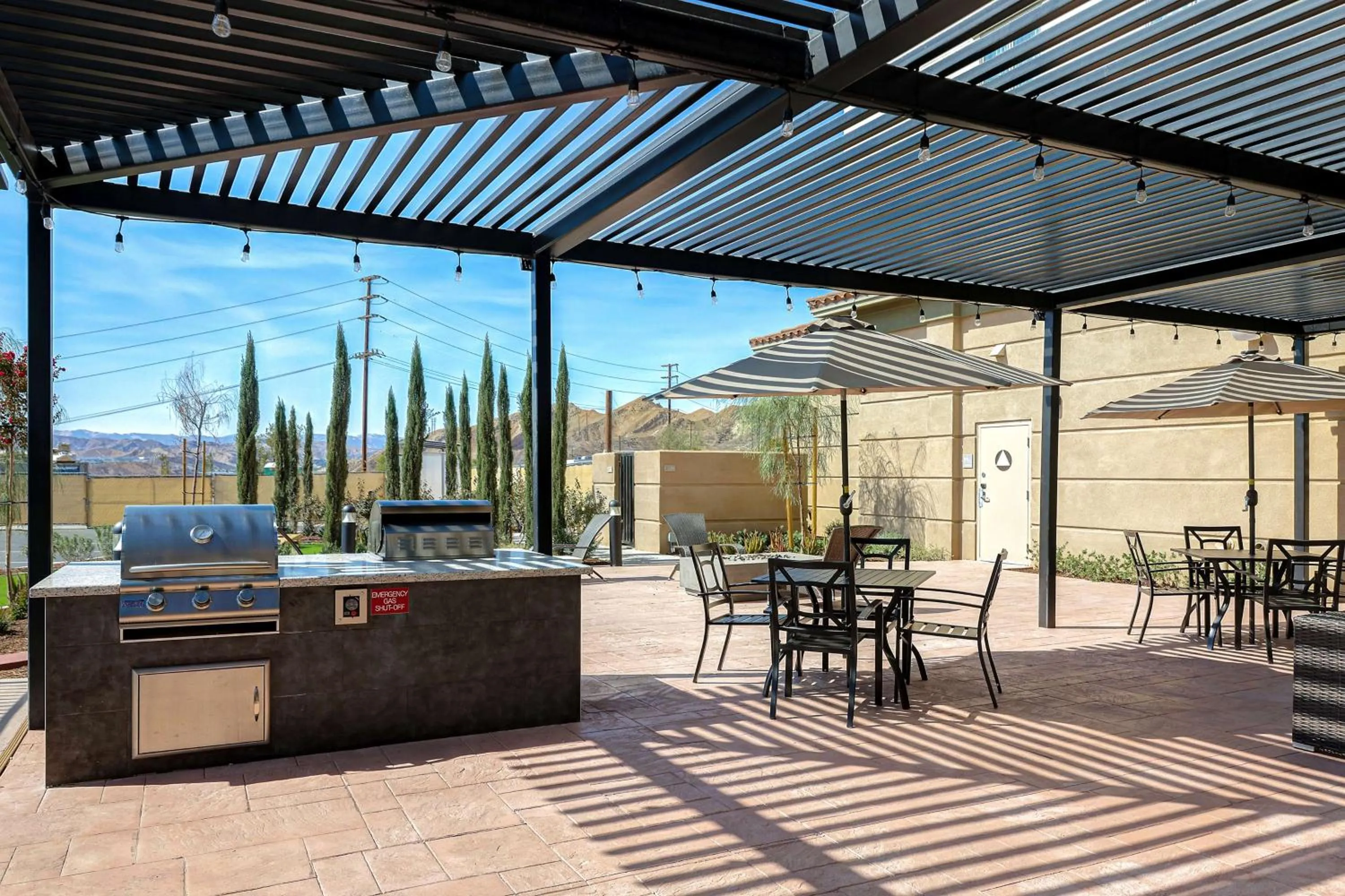 Property building in Homewood Suites By Hilton Santa Clarita/Valencia, Ca