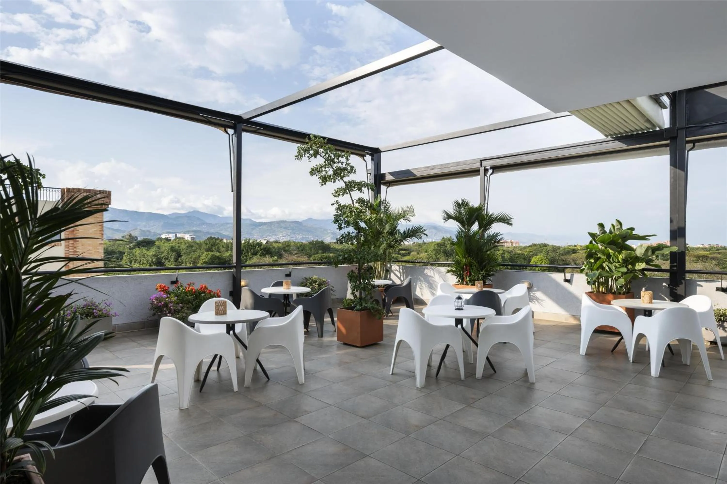 Lounge or bar in Hilton Garden Inn Cali Ciudad Jardin