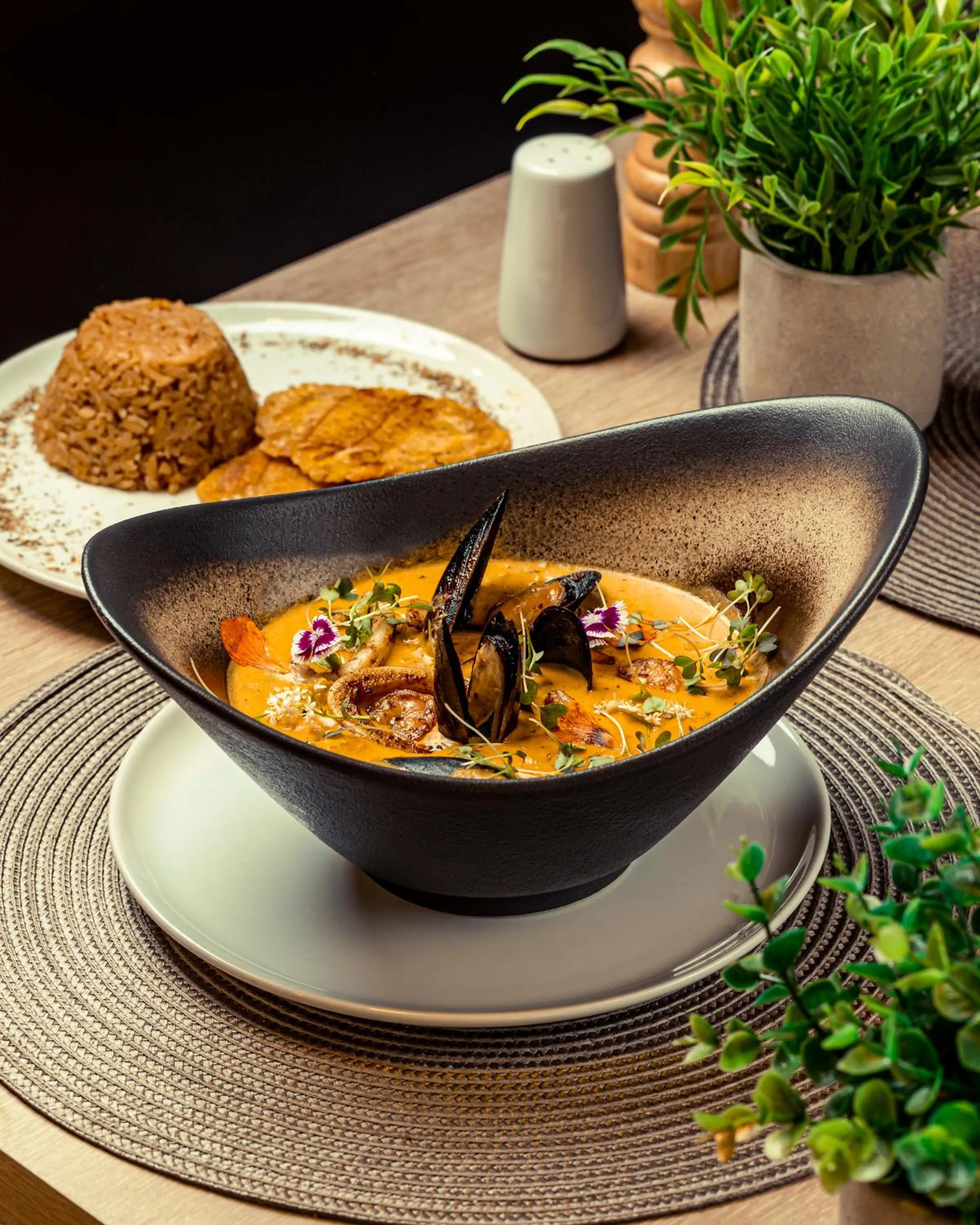 Restaurant/places to eat in Hilton Garden Inn Cali Ciudad Jardin