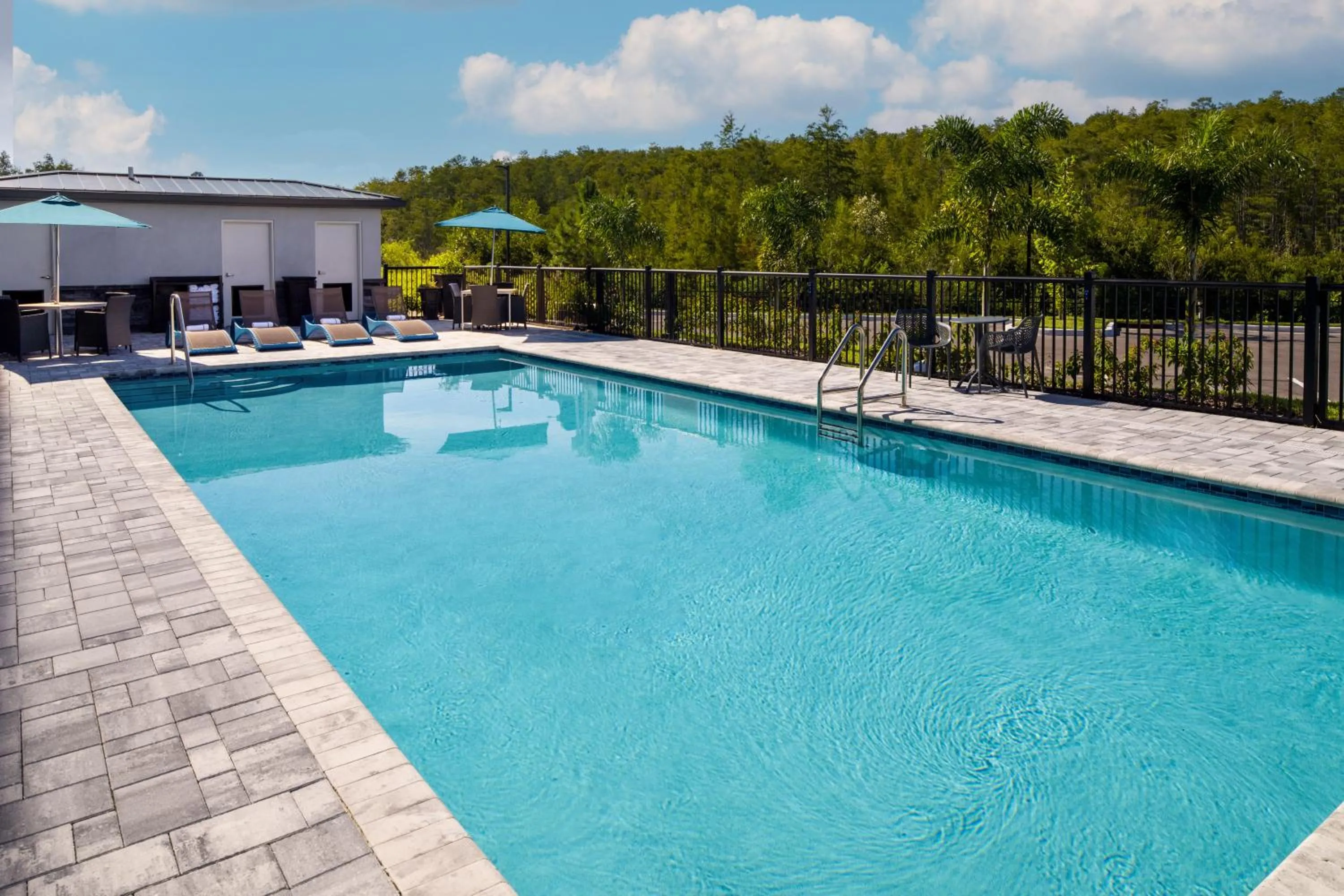 Swimming pool in Hampton Inn Kissimmee North