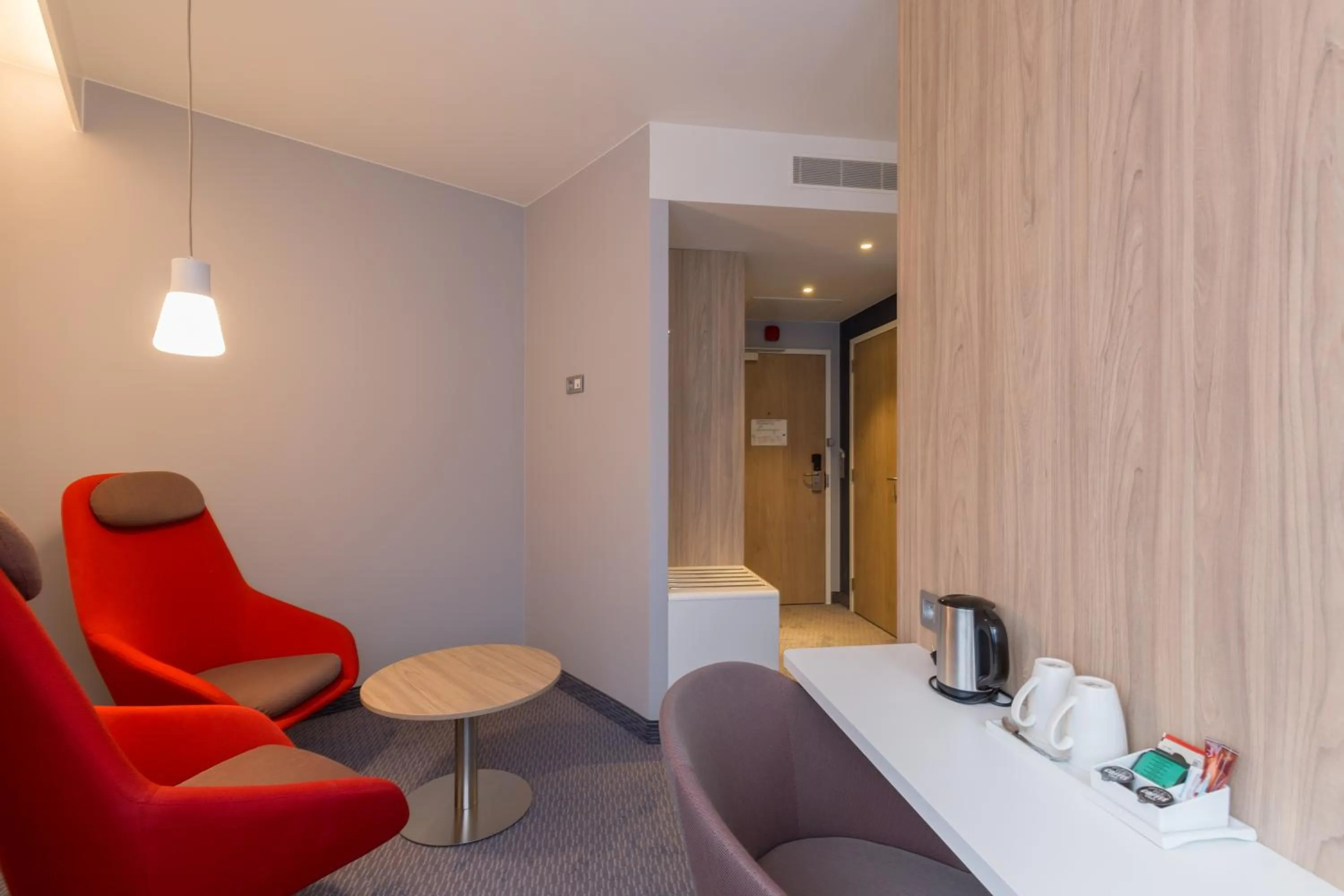 Seating area in Holiday Inn Express Brussels-Grand-Place by IHG