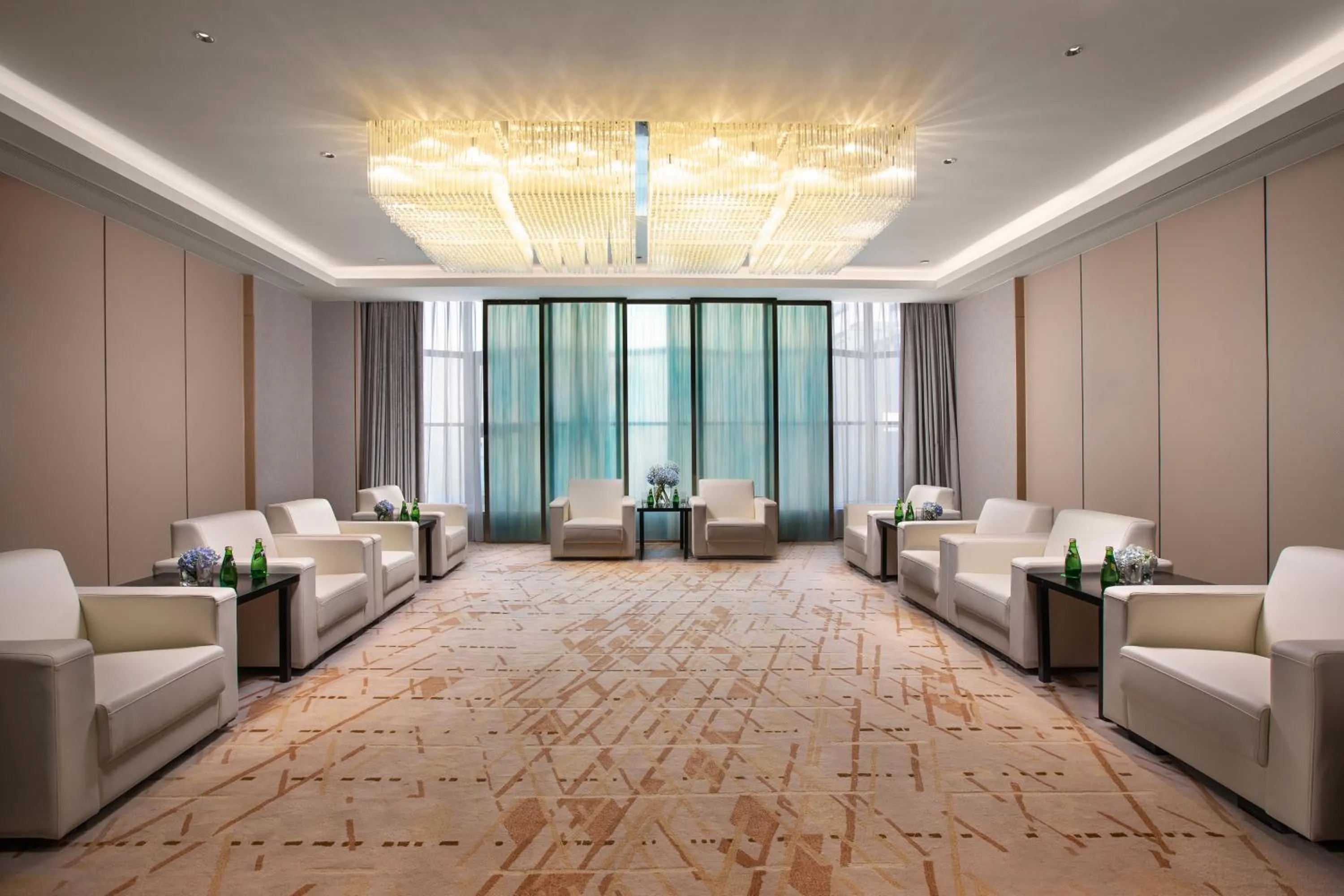 Meeting/conference room in Holiday Inn Zhengzhou High-Tech Zone by IHG