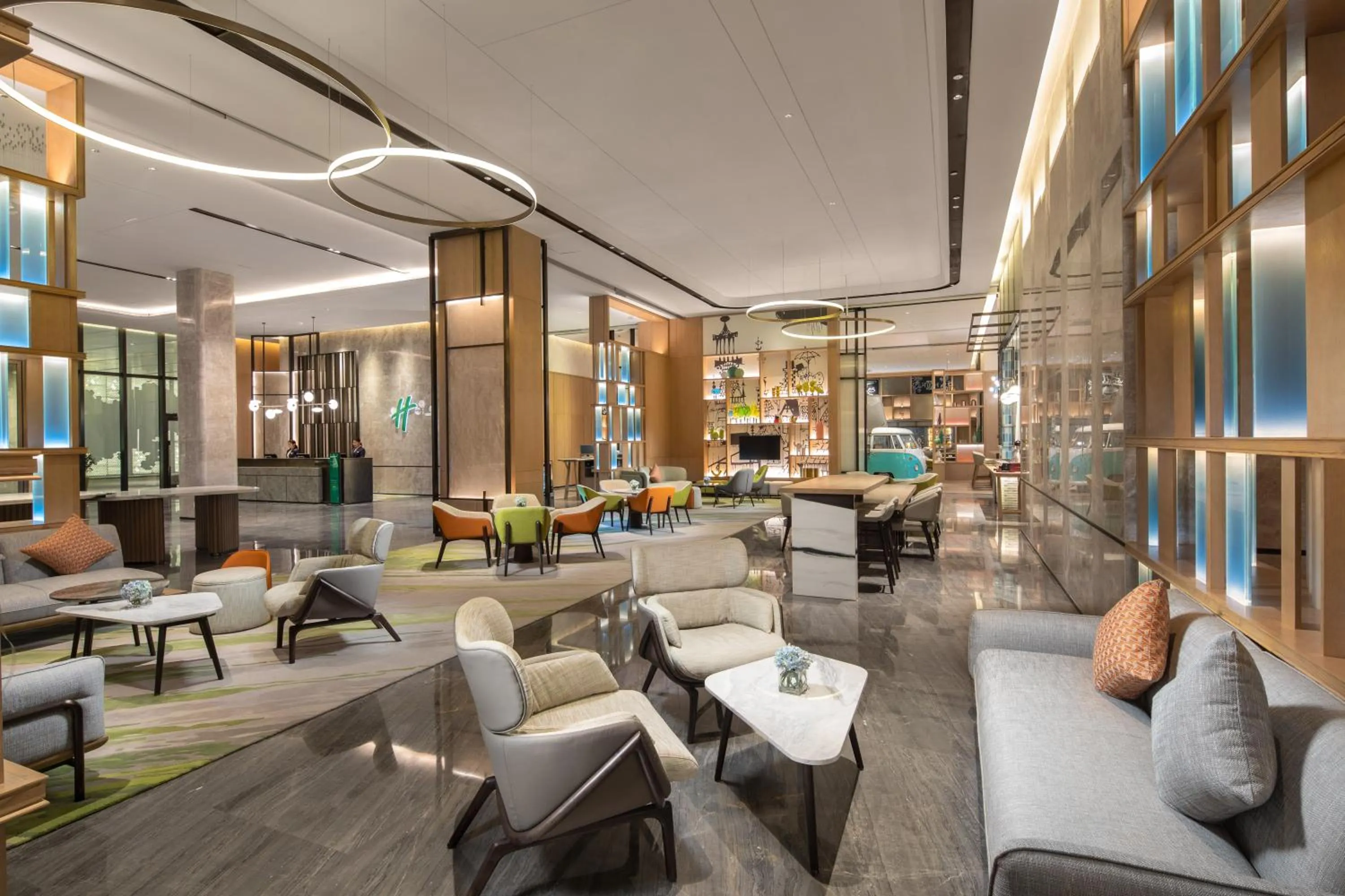 Lounge or bar in Holiday Inn Zhengzhou High-Tech Zone by IHG