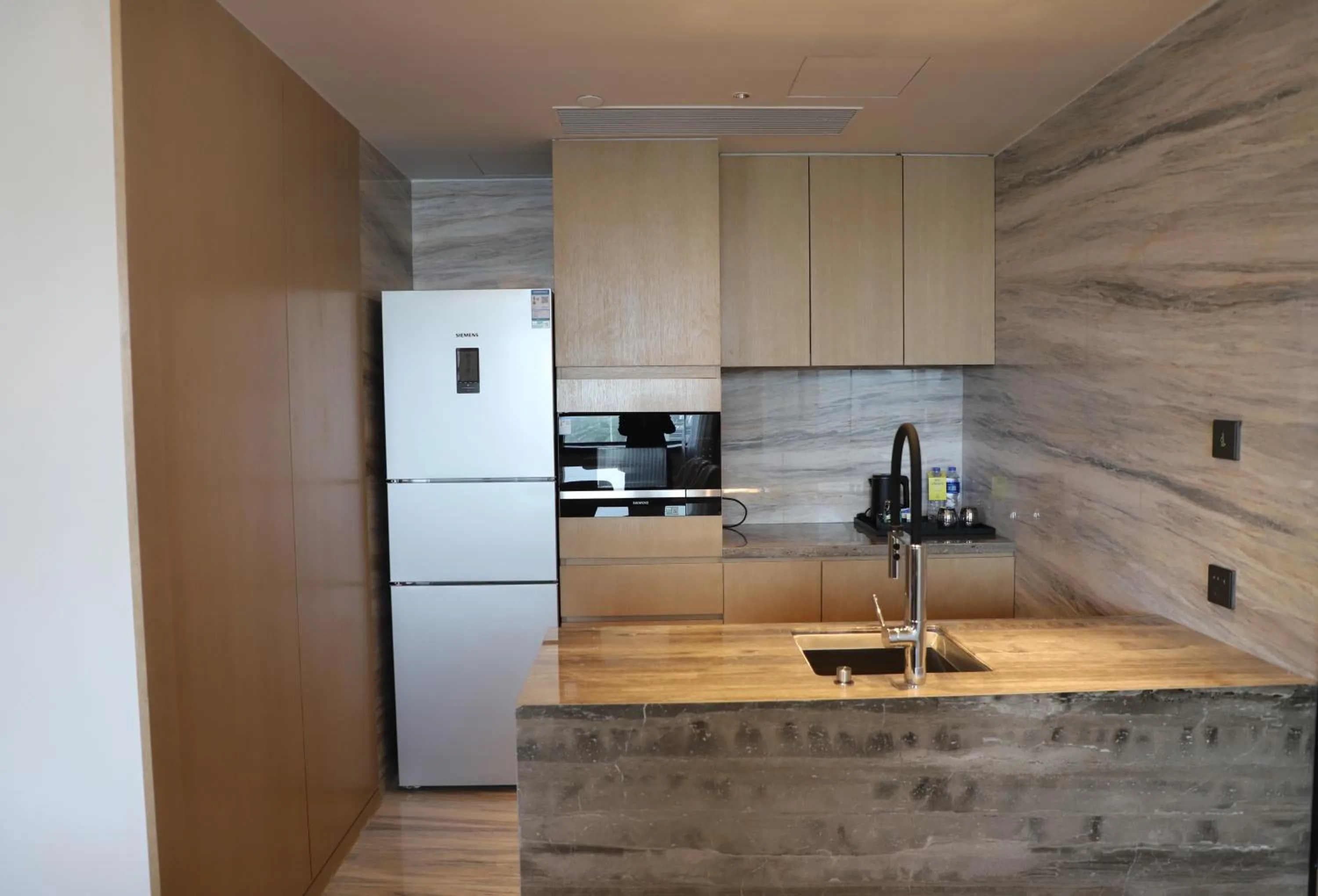 Kitchen or kitchenette in Holiday Inn Zhengzhou High-Tech Zone by IHG