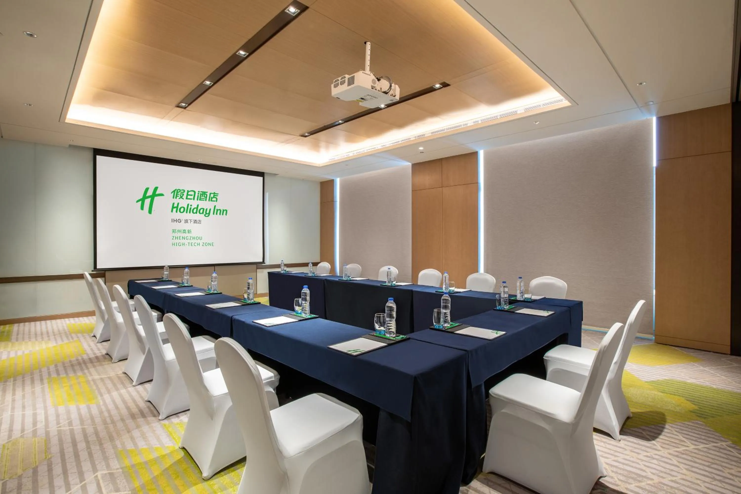 Meeting/conference room in Holiday Inn Zhengzhou High-Tech Zone by IHG