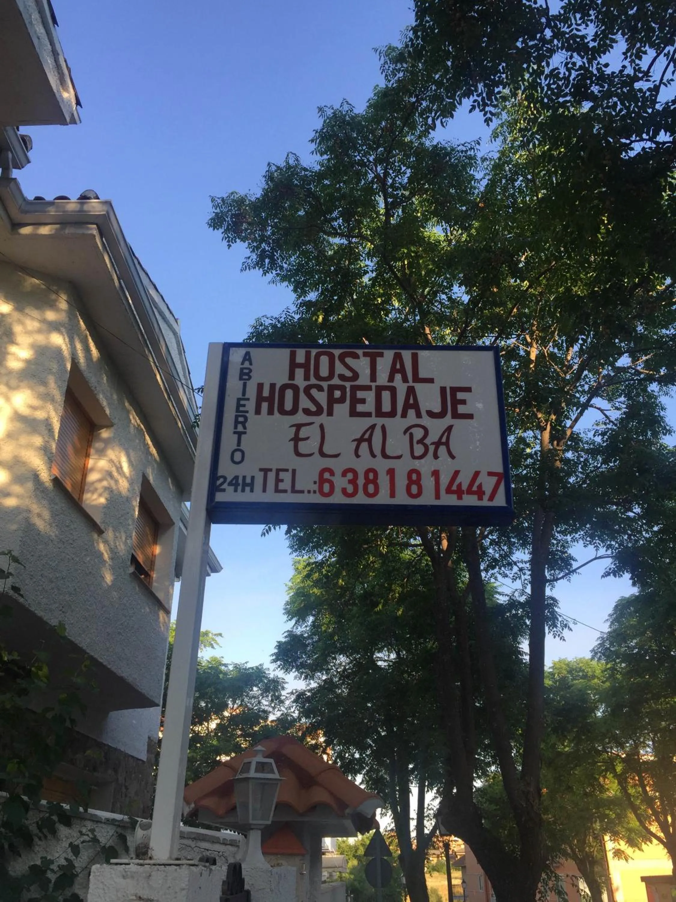 Facade/entrance in Hostal El Alba