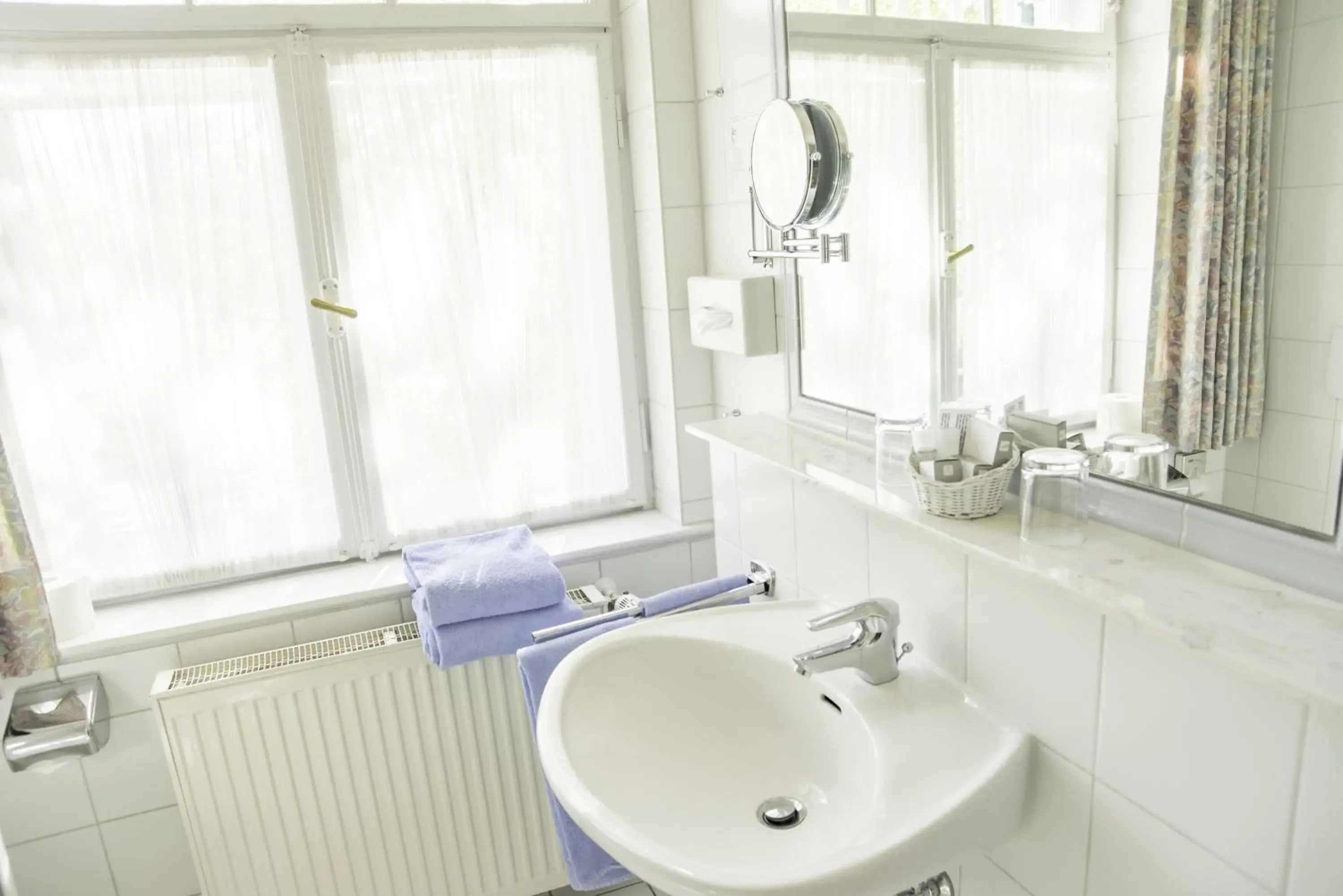 Twin Room - single occupancy in Hotel Gautinger Hof - Ruhig im Fünf-Seen-Land nahe S-Bahn und München Twin Room - single occupancy in Hotel Gautinger Hof - Ruhig im Fünf-Seen-Land nahe S-Bahn und München