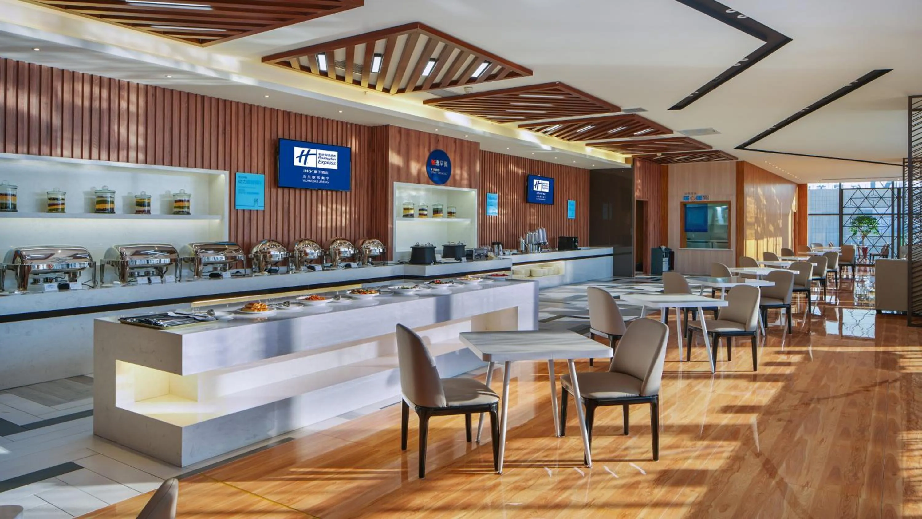 Restaurant/places to eat in Holiday Inn Express Ulanqab Jining by IHG