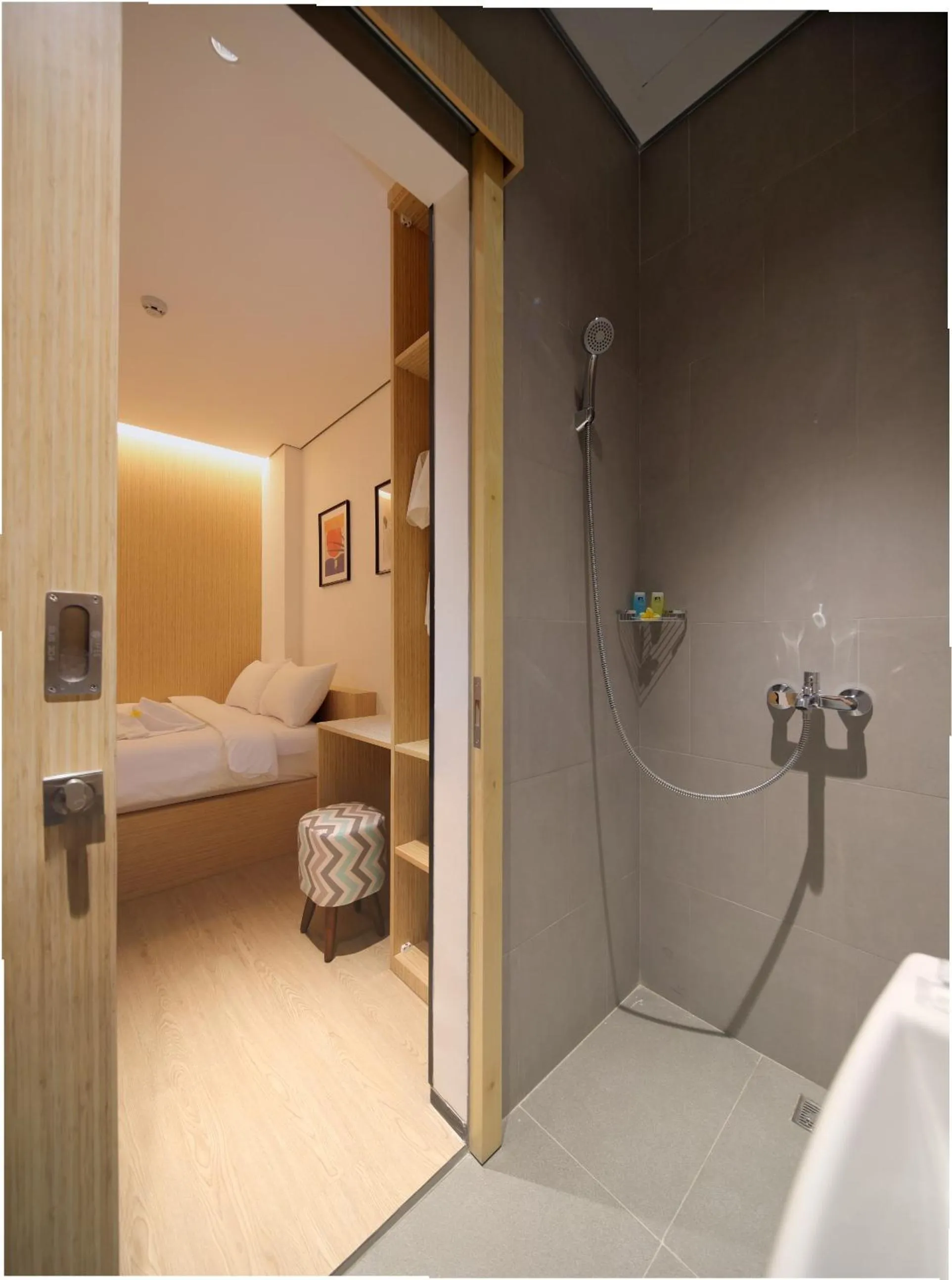 Bathroom, Bed in Cool Living
