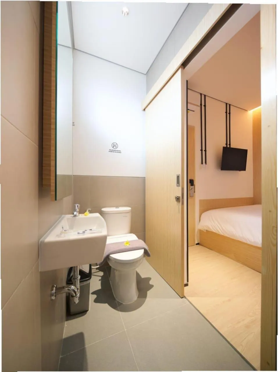 Bathroom, Bed in Cool Living