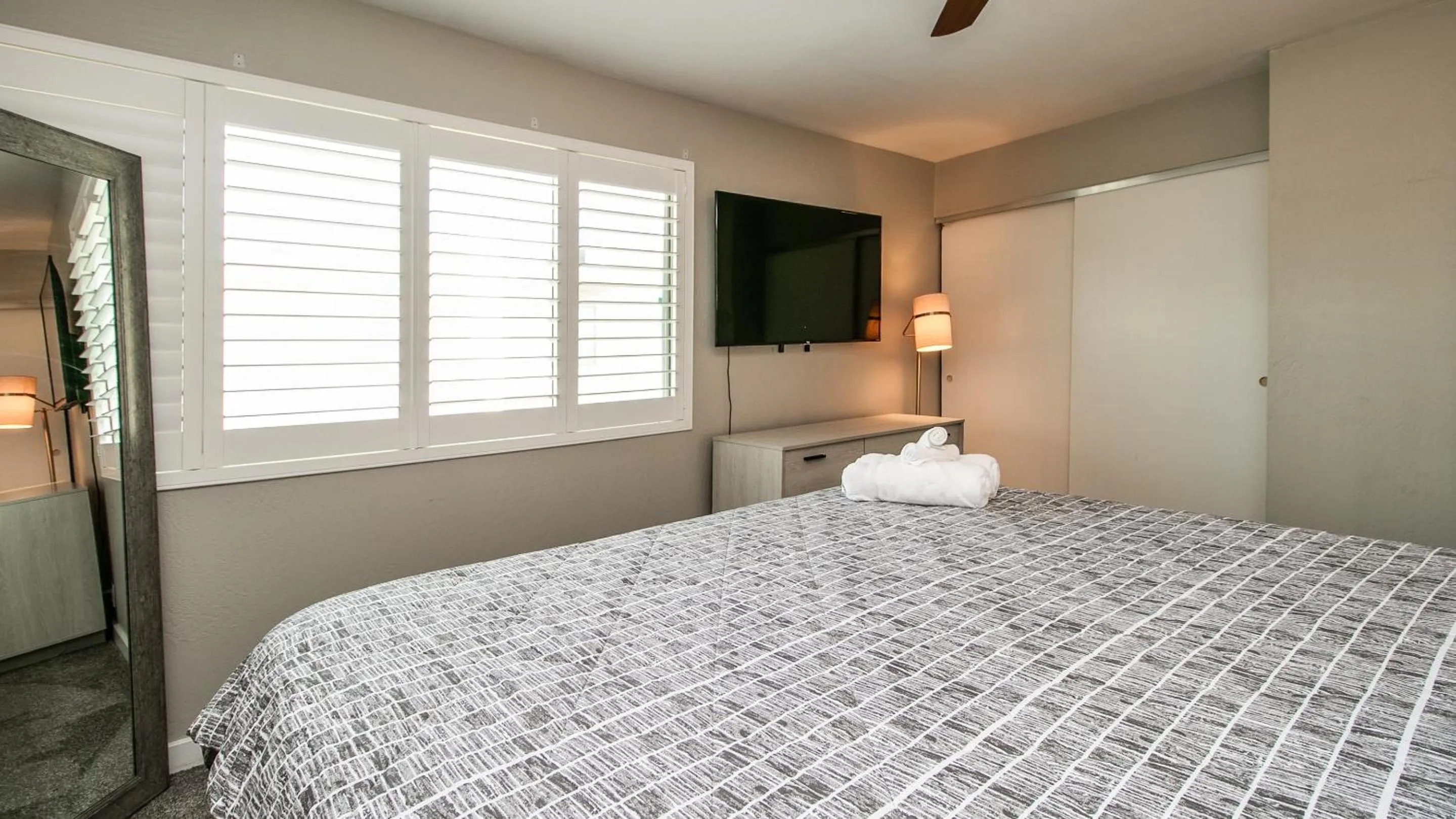 Other, Bed in Updated Condo in A Old Town Scottsdale Location