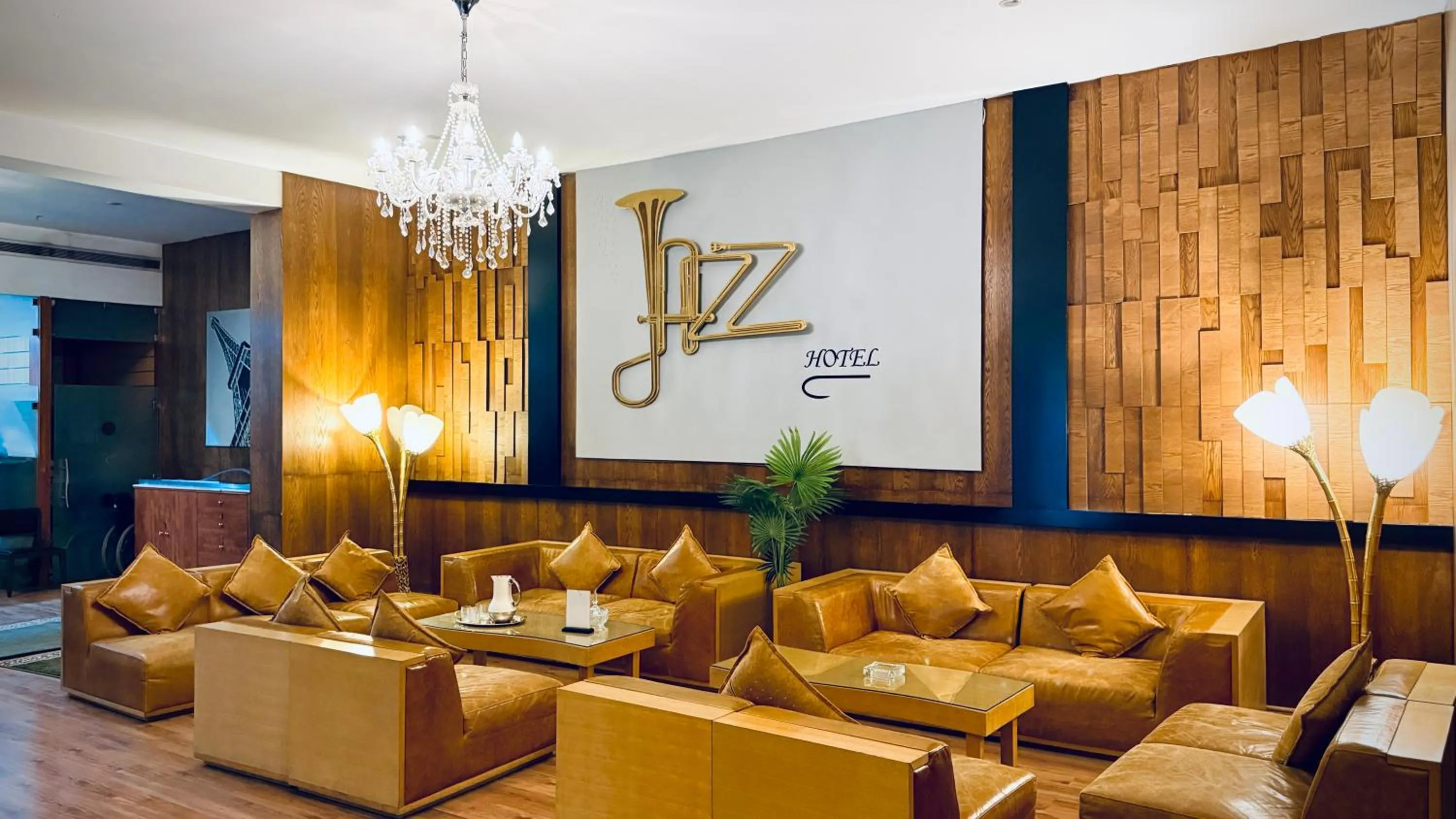 TV and multimedia in Le Jazz Hotel