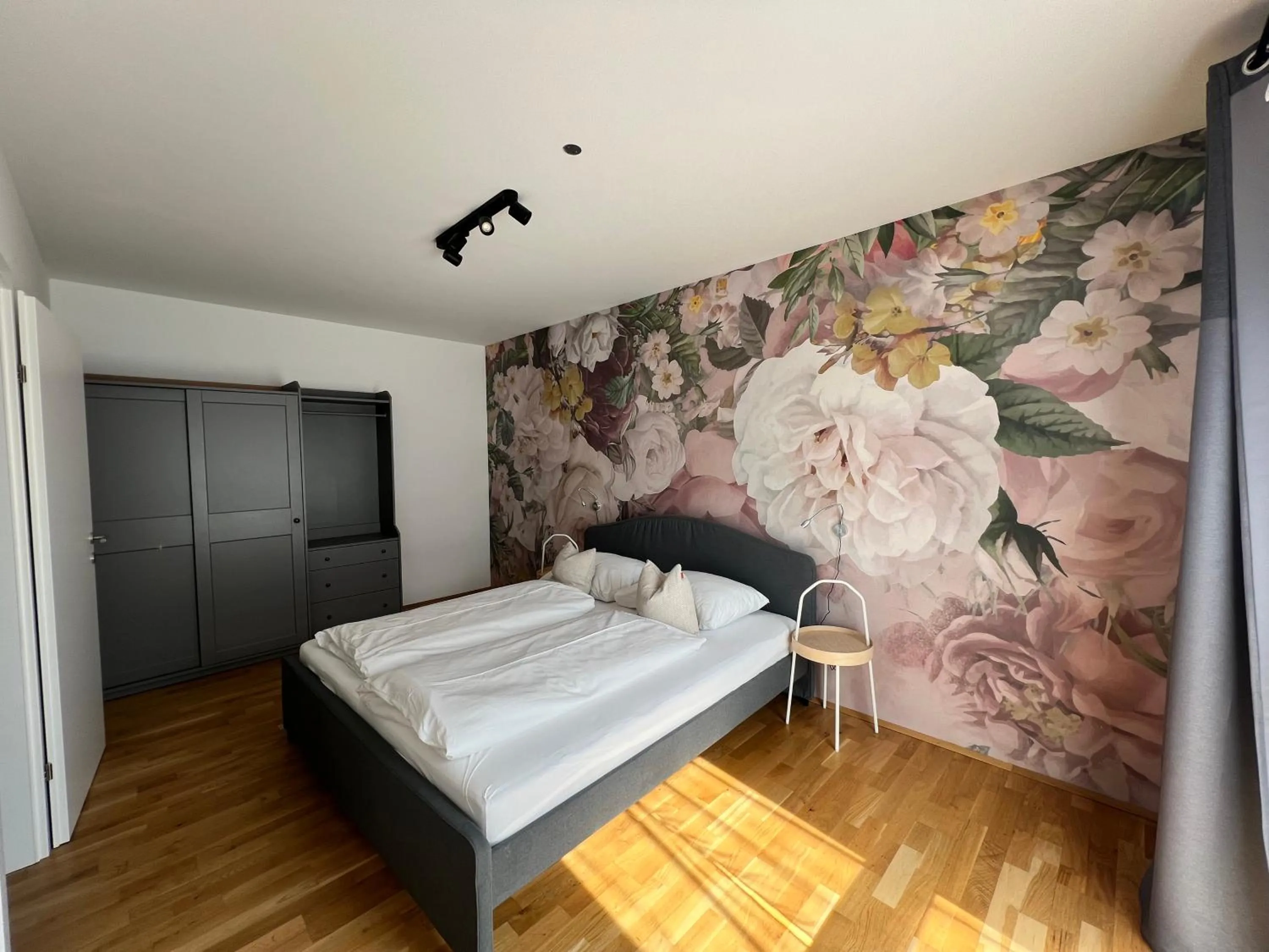 Bed in APSTAY Eggenberg I Self Check-in I Parking option