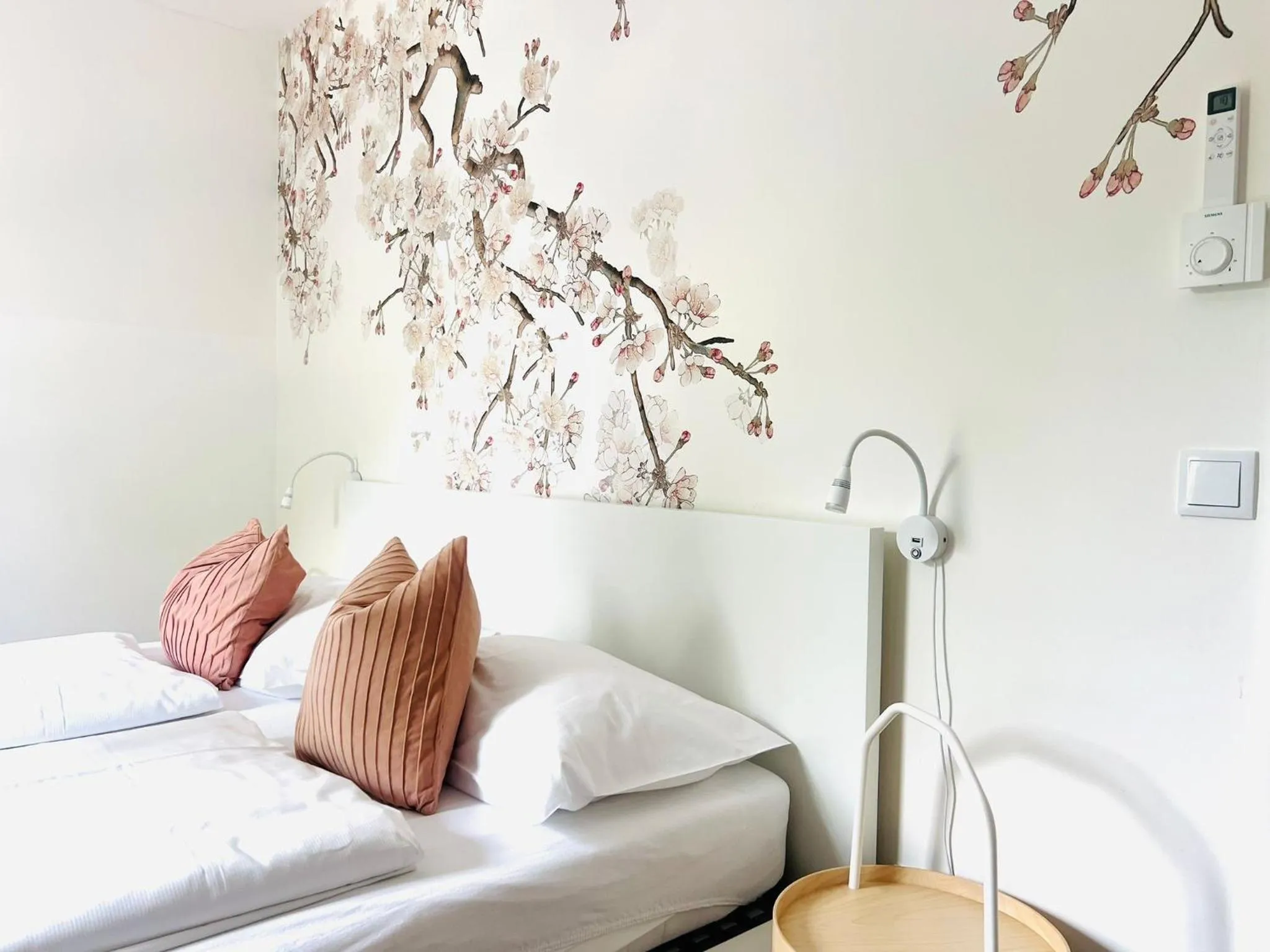 Bed in APSTAY Eggenberg I Self Check-in I Parking option