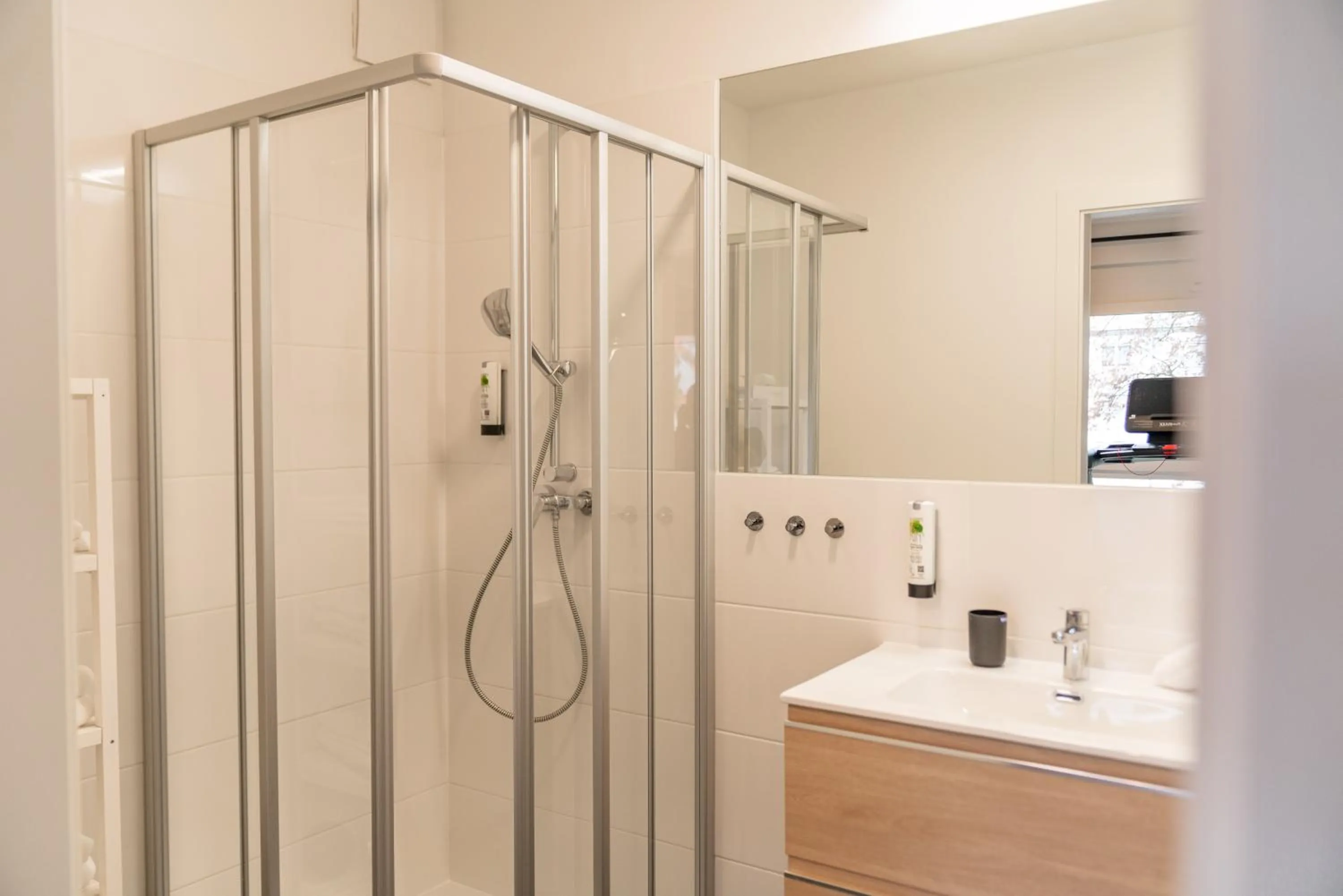 Bathroom in APSTAY Eggenberg I Self Check-in I Parking option