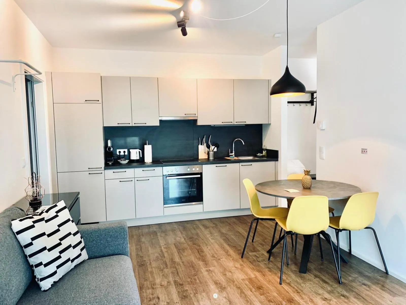 Kitchen or kitchenette in APSTAY Eggenberg I Self Check-in I Parking option