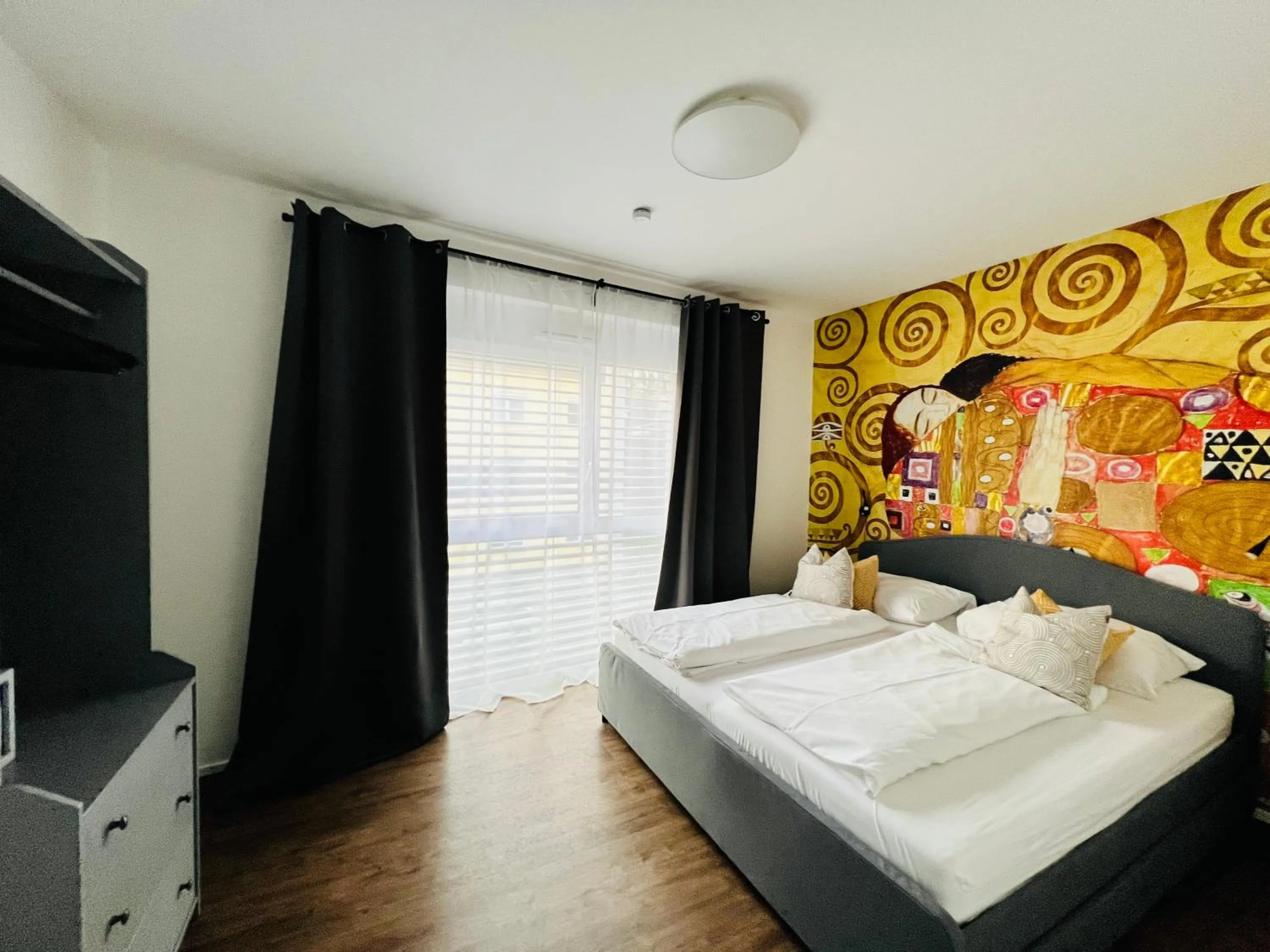 Bed in APSTAY Eggenberg I Self Check-in I Parking option