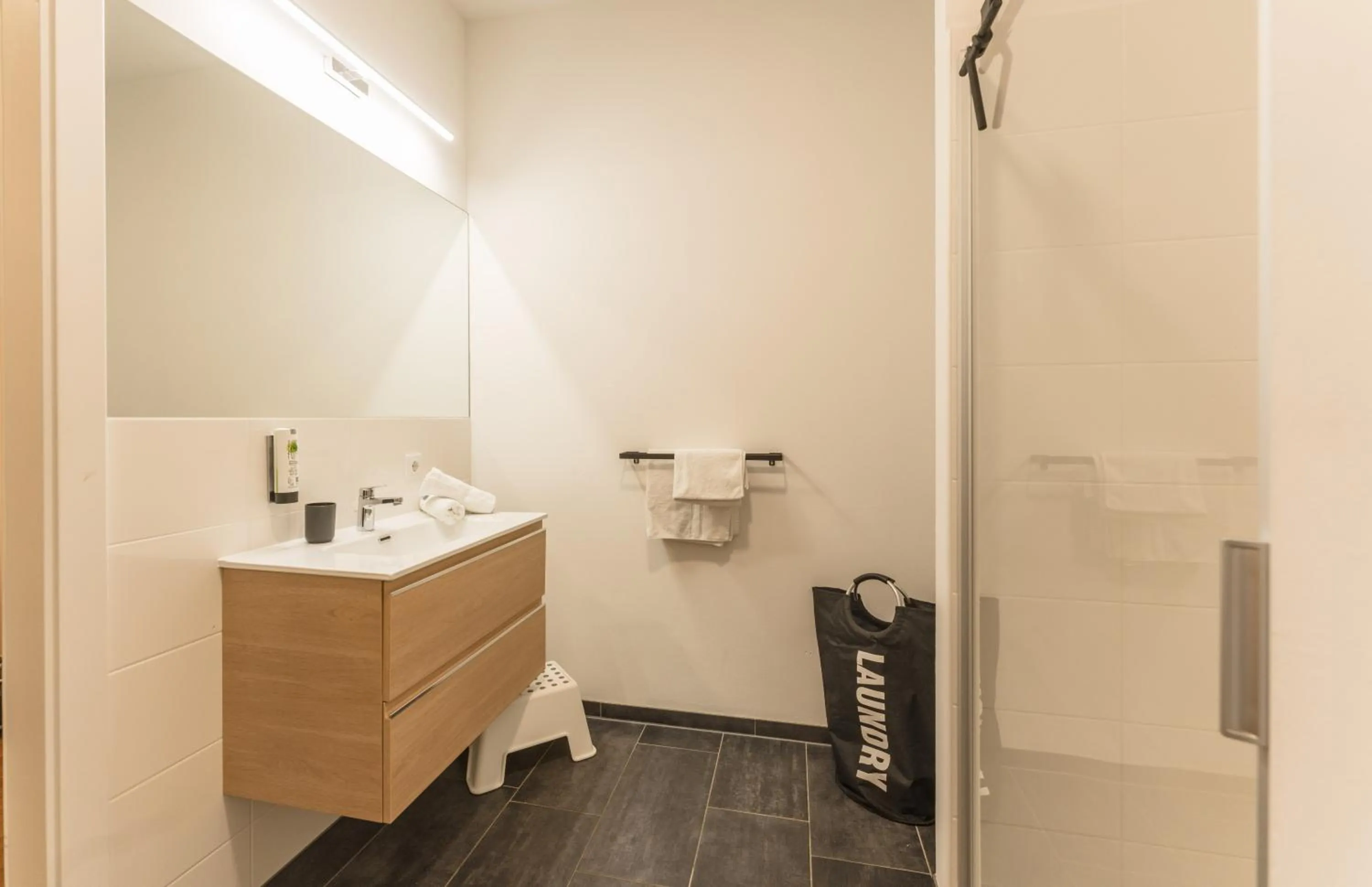 Bathroom in APSTAY Eggenberg I Self Check-in I Parking option