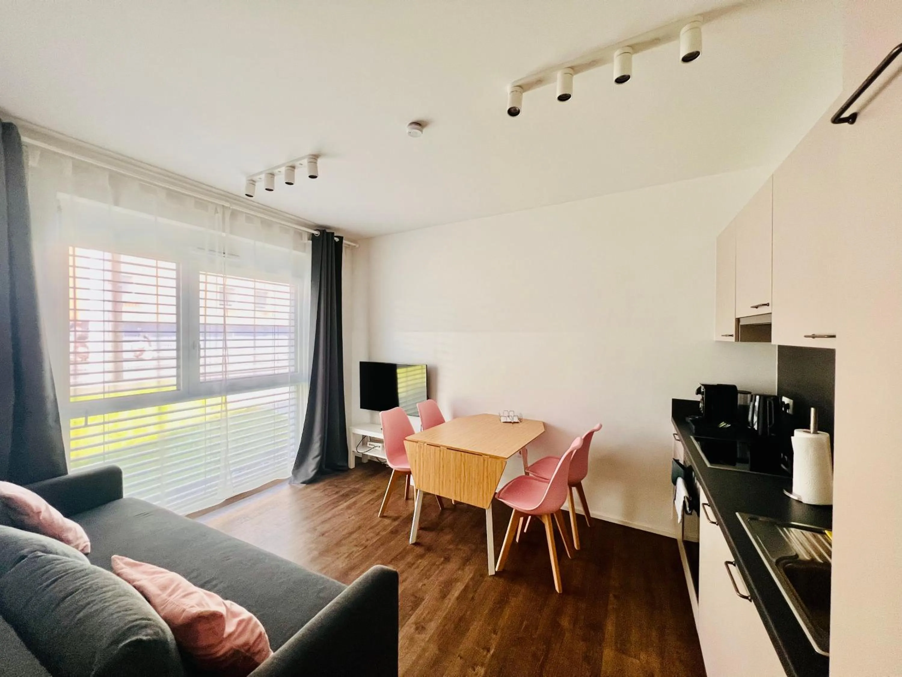 TV and multimedia in APSTAY Eggenberg I Self Check-in I Parking option